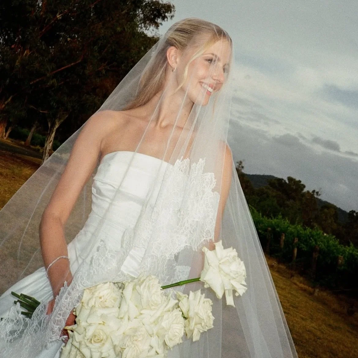 Gorgeous @emvaaughan at @blue_wren_farm 

Photos by @davidcampbellimagery 

#mudgeewedding #weddingmakeupartist #makeup #weddingmua