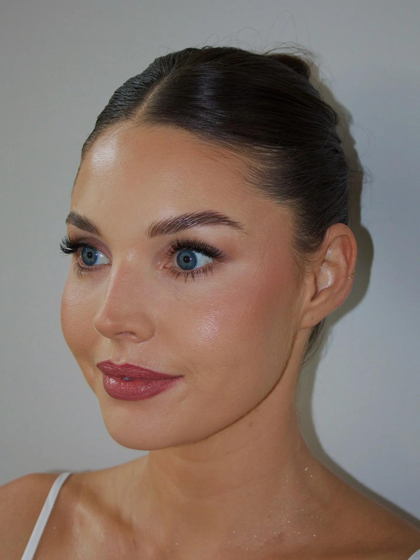 Camera vs iPhone @leishlouise @maddisondewhair #makeup #bride #huntervalleymua #bridalmakeup