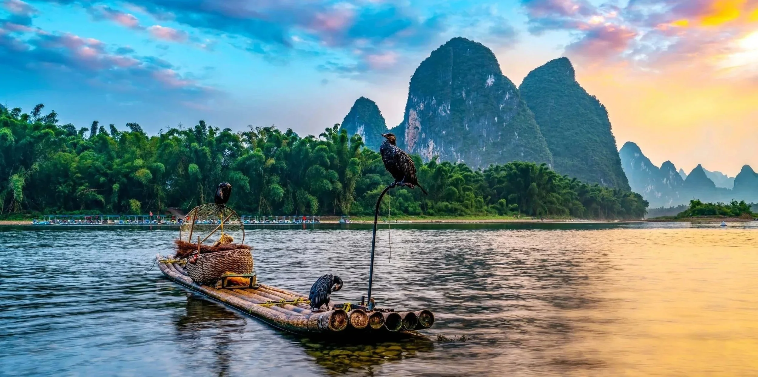 landscape_and_bamboo_rafts_of_lijiang_river_in_guilin_guangxi.jpg
