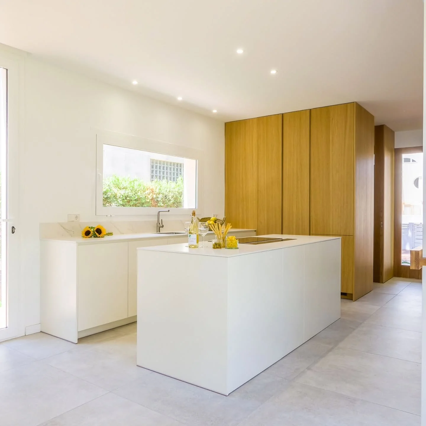 Cocina con isla, sencilla&nbsp;y funcional de estilo&nbsp;mediterr&aacute;neo.

#mallorca #kitchen #mediterranean #homedecor