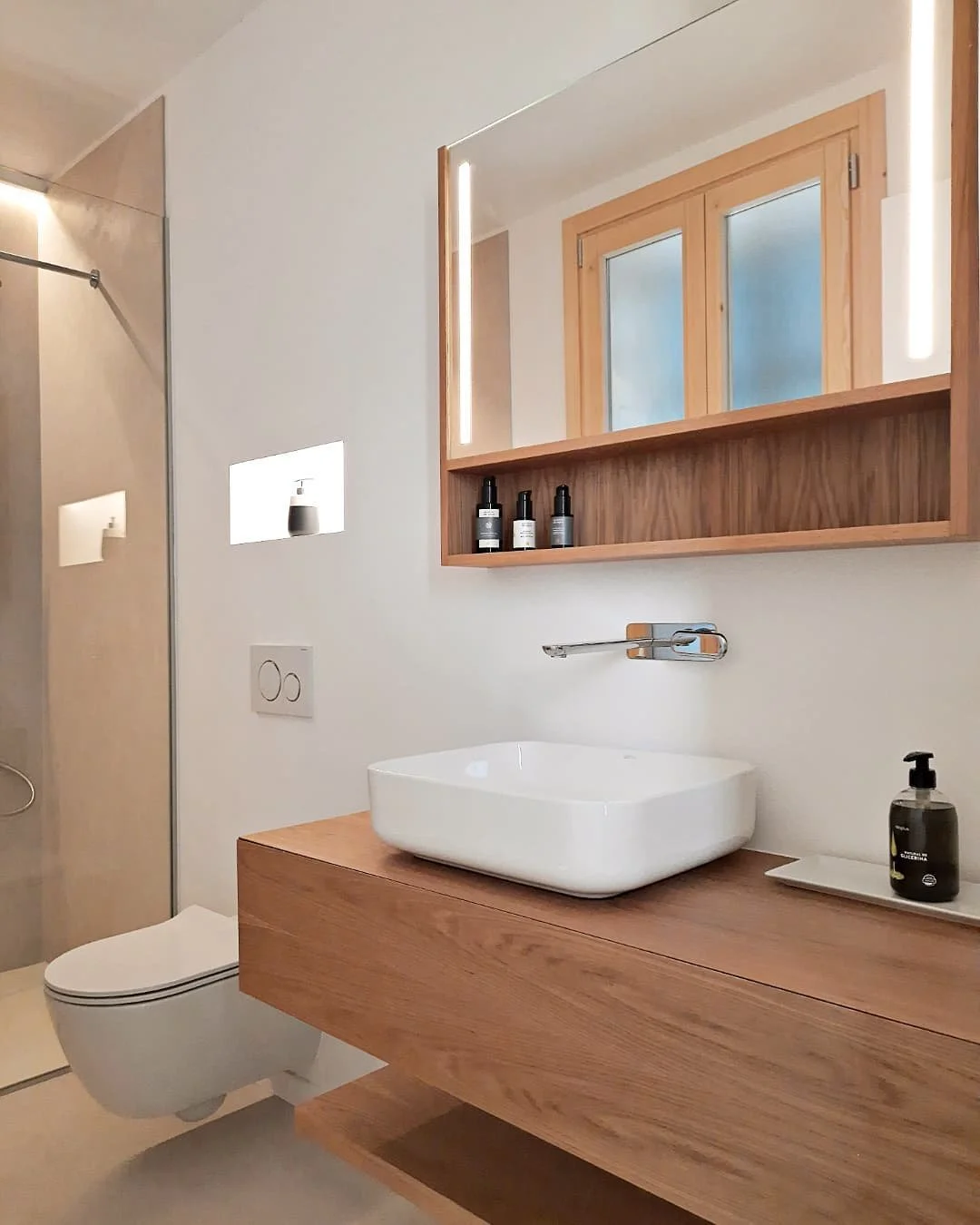 Muebles de ba&ntilde;o en madera de roble para una vivienda en Son Servera.

#Mallorca #bath #bathroomdesign #roble #homedecor #home #ad #architecture #interiordesign #wood #bathroomdecor