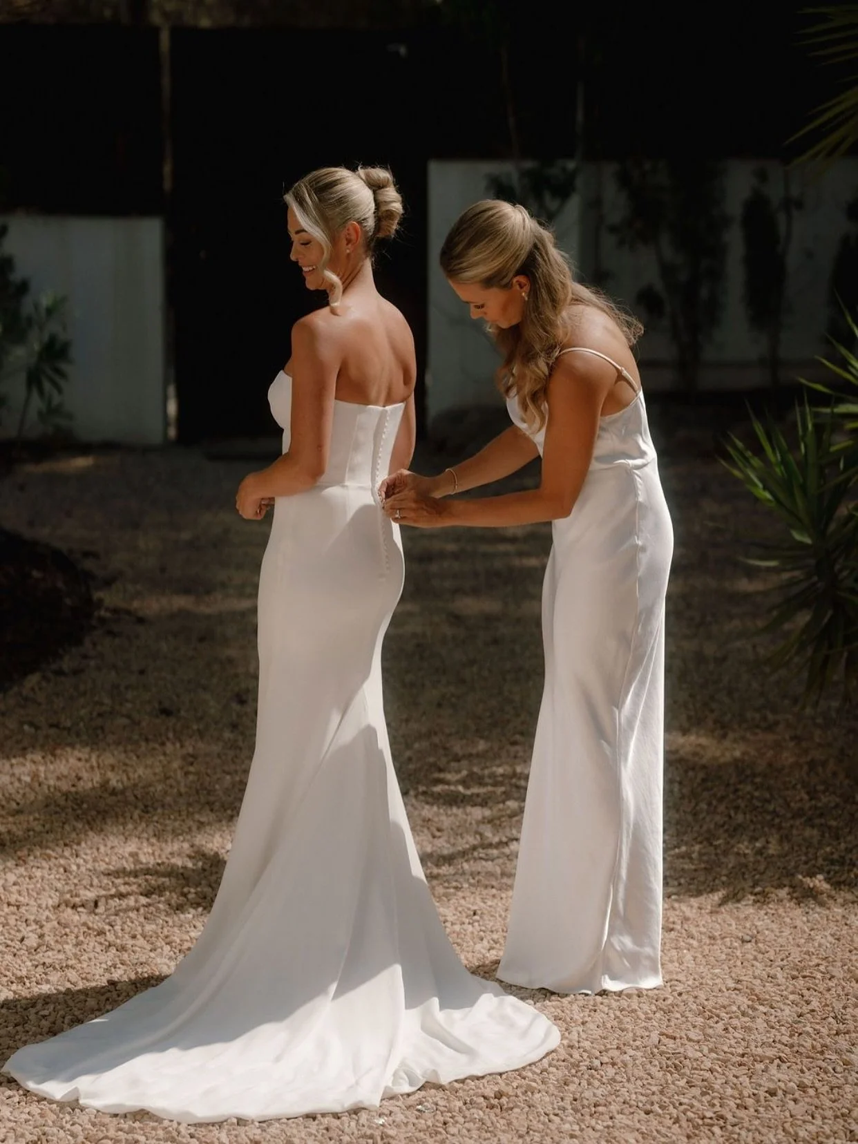 Always and forever one of our favourite moments of the day 🪽

Photography @biancasardi.photography 
Hair @tiffanyrosehair 
Make up @ibizamakeupartist 
Planner @officialibizawedding @kerryannewinton 
Dress @kyhabride @haloandwrenbridal 
Dress steamin