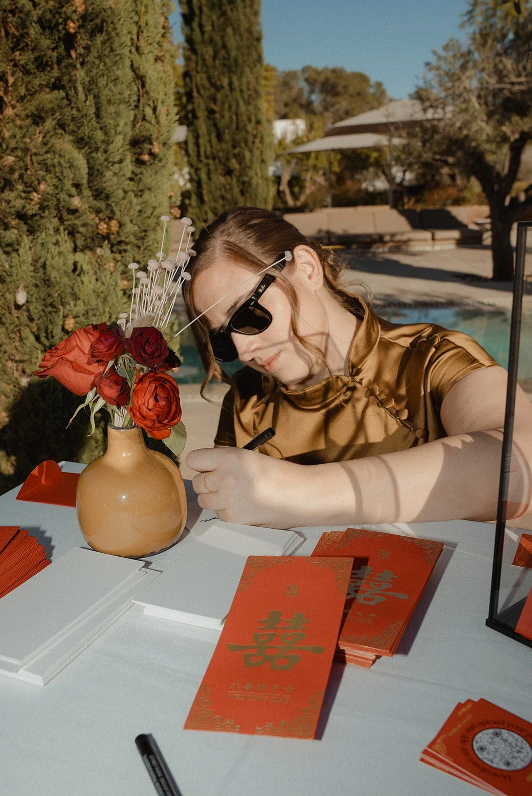 Red Chinese lucky envelopes with guest well wishes, Ibiza wedding tradition