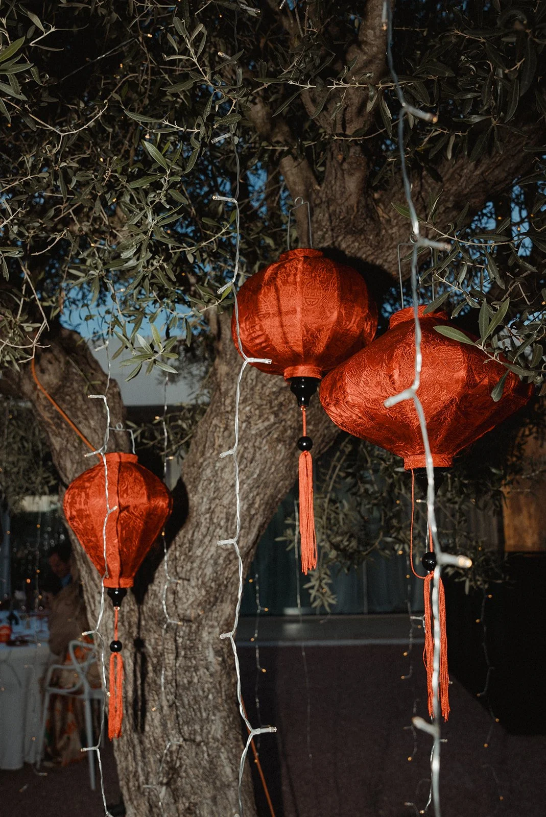Modern Chinese fusion wedding décor with red lanterns, Ca Na Xica