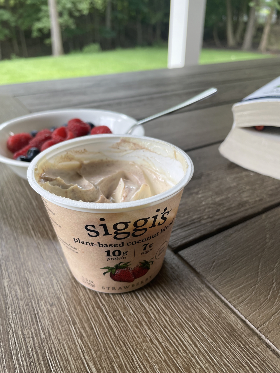 When I tried Siggi's plant-based yogurt and loved the toasted coconut and strawberry flavours. 10g of protein, a thick-creamy and smooth taste. And it's plant-based! 