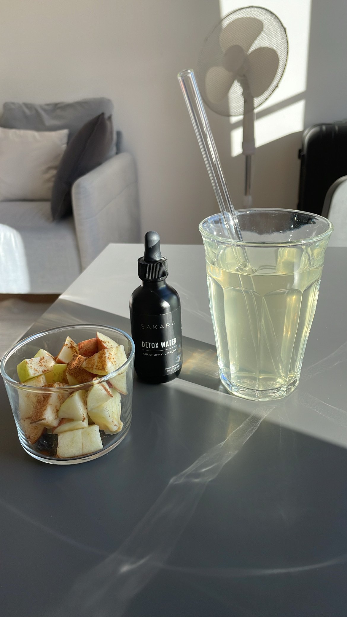 Another favourite from Sakara - Detox Water Drops. With natural active chlorophyll in it, these drops can be consumed through the day and added into anything to get hydrating + detoxing benefits! 