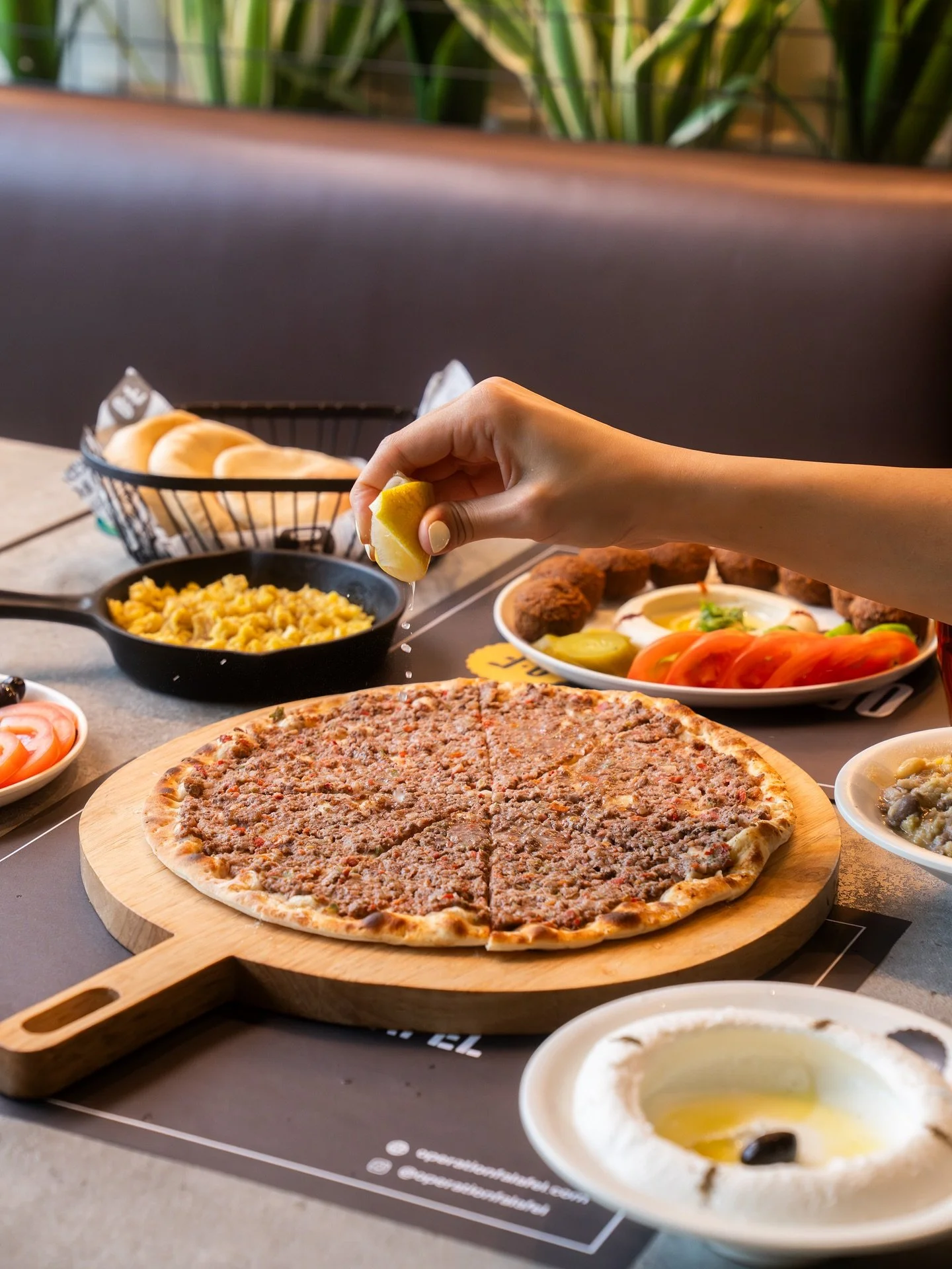 Here are some bites you’ll never forget 😋🔥
قضمات تظل في بالك من أول لقمة 😍🍔
#Operationfalafel #UAE #Dubai #Abudhabi #Shawarma #streetfood #dubaifoodie #DubaiFood #UAEFoodie #WhatToEatDubai #FoodiesInDubai