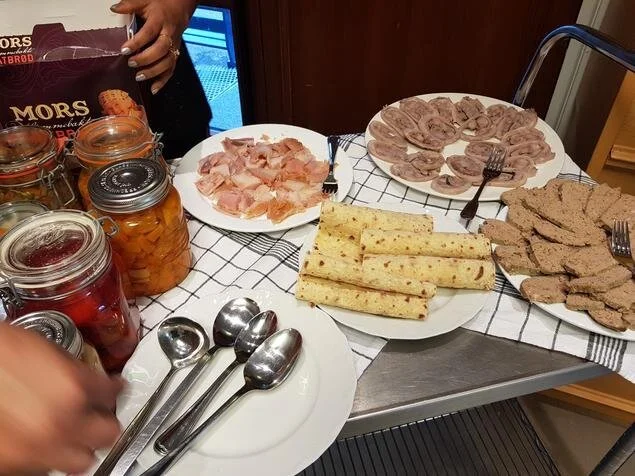  Kursene tilpasses lokale forhold, på Otta har det vært fokus på tradisjonsmat og råvarer fra regionen, siden området er velkjent for kvalitetsmat med lange tradisjoner. 