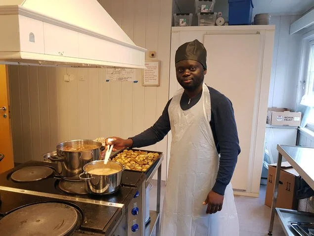  Jeg ønsker å gå videre med utdannelse for å bli kokk, sier Jean Claude Kibamba fra Kongo og Skjåk. Han deltok på det andre jobbkvalifiseringskurset innen matfag for innvandrere i Nord-Gudbrandsdal.  