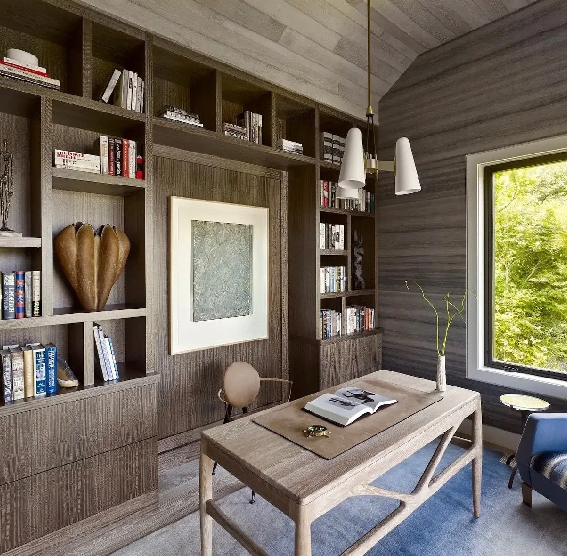 A study with a view in our latest Hamptons project.

Photo @petermurdock_photo 
Design @joeluponyc for @vthomeny 
Architect @johnlaffeyarchitects 

#homeoffice #hamptons #interiordesign #hamptonsdesign #homeofficedesign #interiordesigninspo #homestud