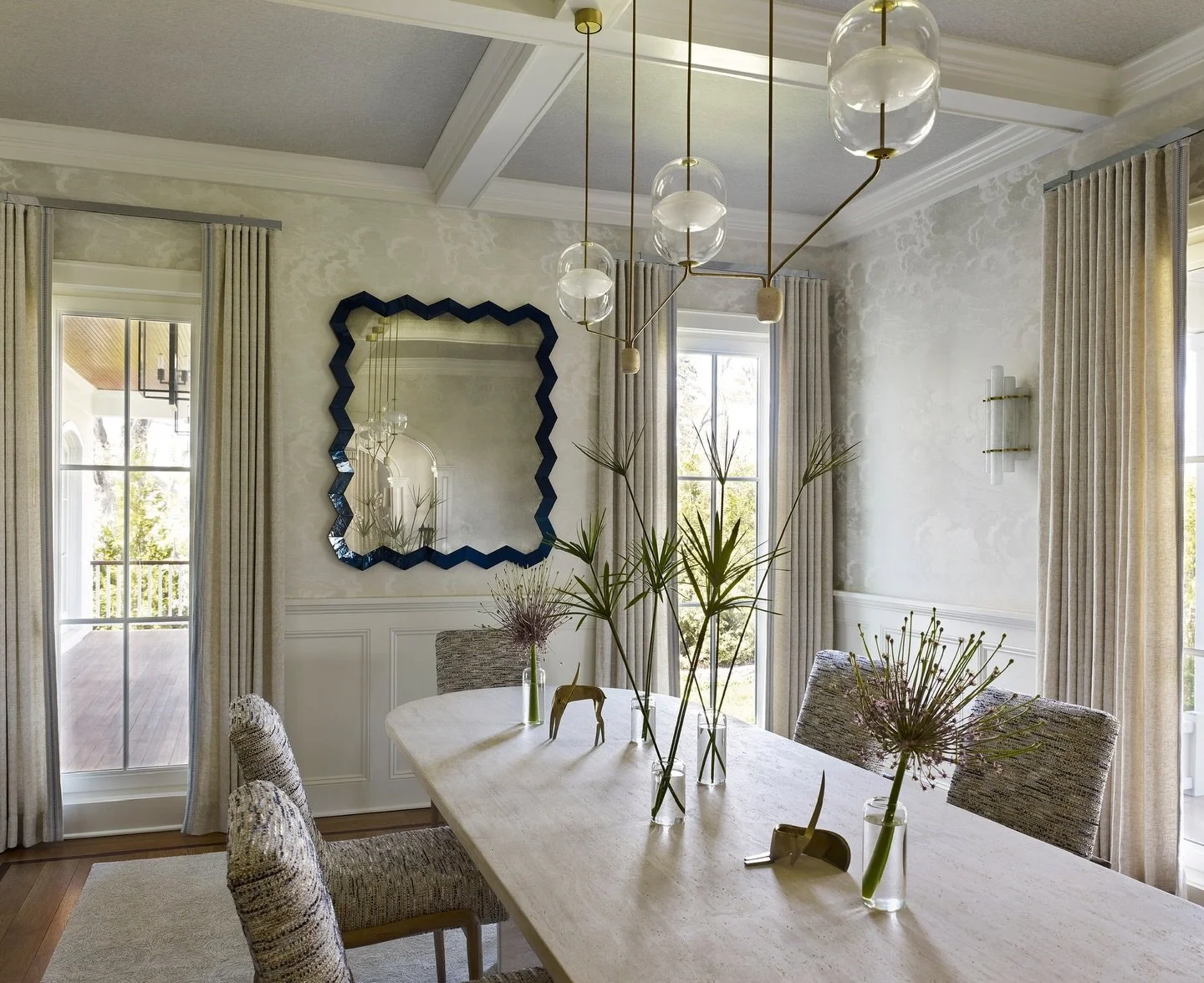 Sublime dining in Rye. From a soft pattern and textures on the walls and ceiling to a glowy reflection from the antique cathedral glass of the @rupert_bevan Mirror this dining space is all about quiet luxury and custom craftsmanship. 

@visualtherapy