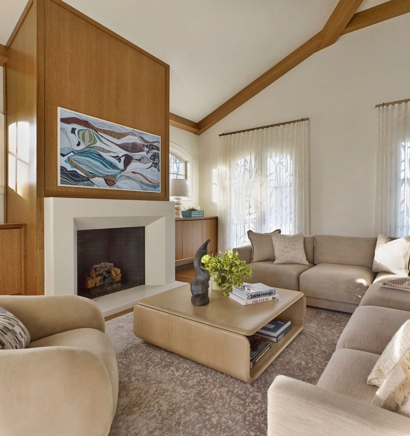 Morning clarity. 

Bespoke details and soft light creating a sense of permanent repose in our Rye project.

#interiordesign #ryeny #bespokeinteriors #springlight #quietluxury
