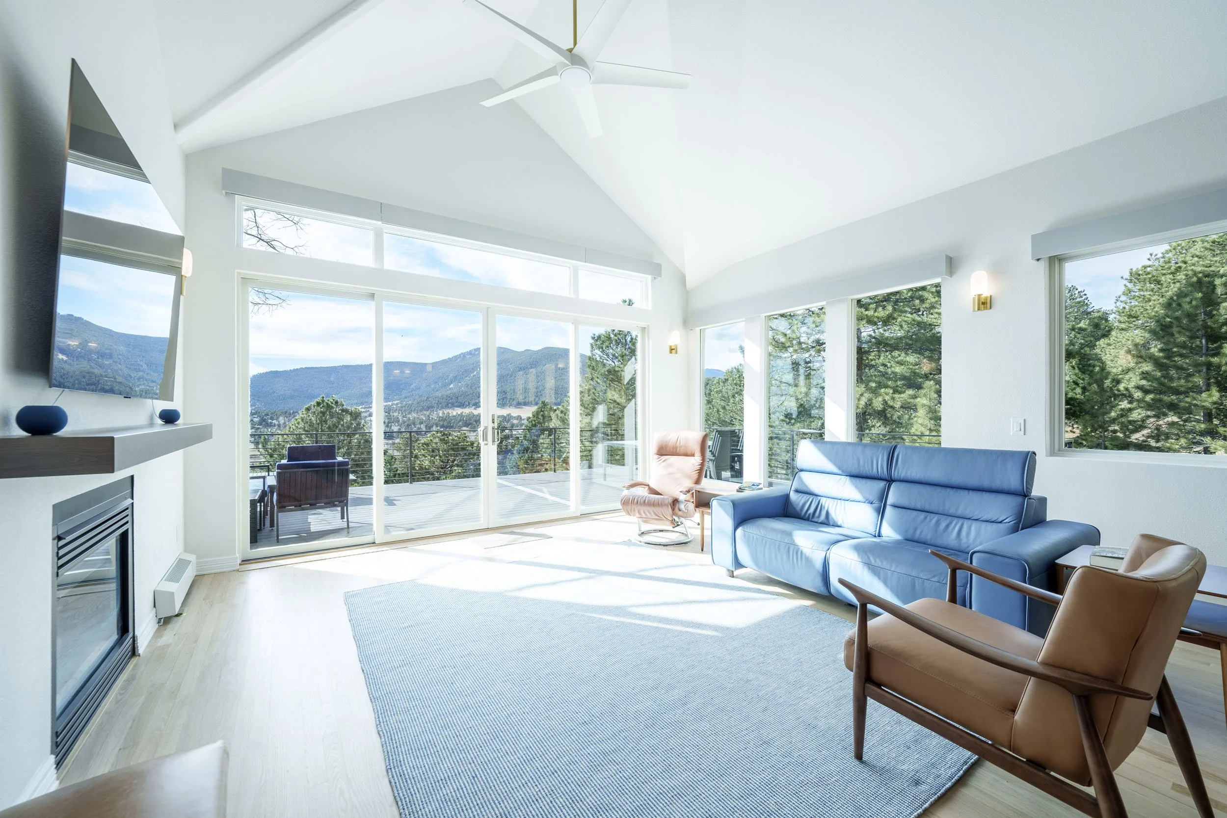 evergreen-mountain-home-living-area-01.jpg