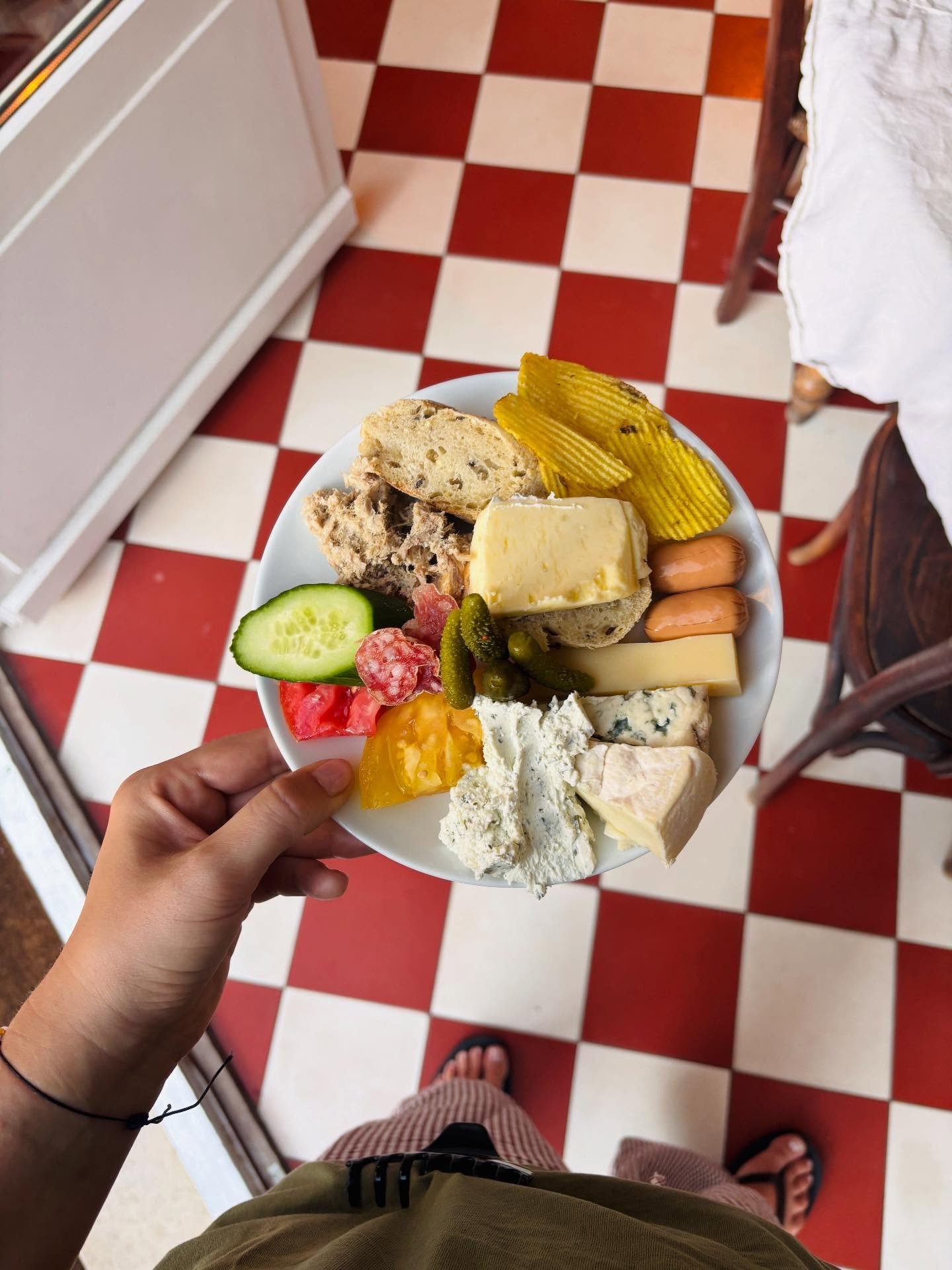 I think this is the best snack plate 🫒🫜🥒🧀 Take or leave the cocktail sauces from a can 🥴