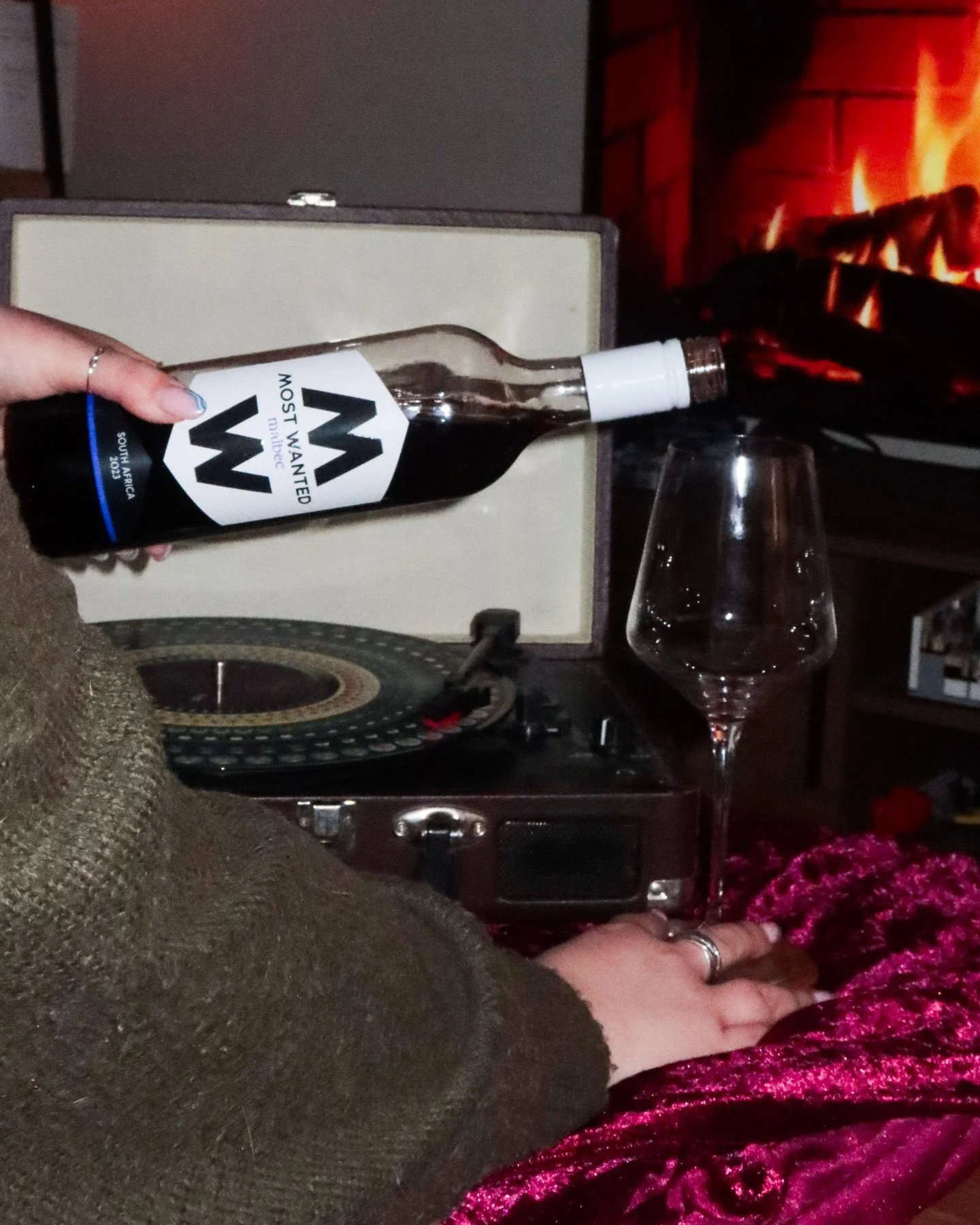 This pour says &ldquo;cancel everything else.&rdquo; 👀 🔥