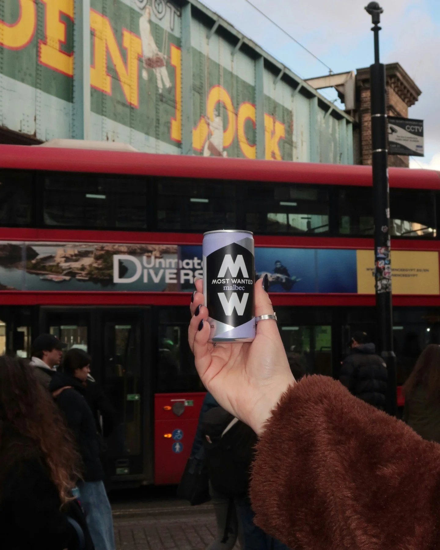 Christmas market shopping? We're the wine for it✨