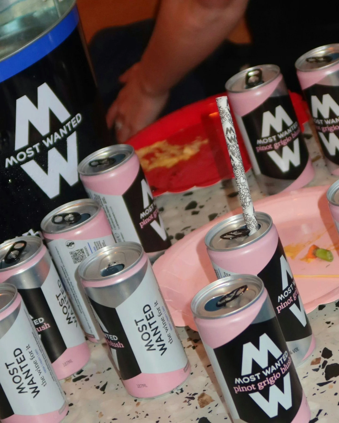If the table looks like this, you already know the night&rsquo;s going well 💗

Pinot Grigio Blush cans on ice, straws everywhere and absolutely no one checking the time.

#mostwantedwines
