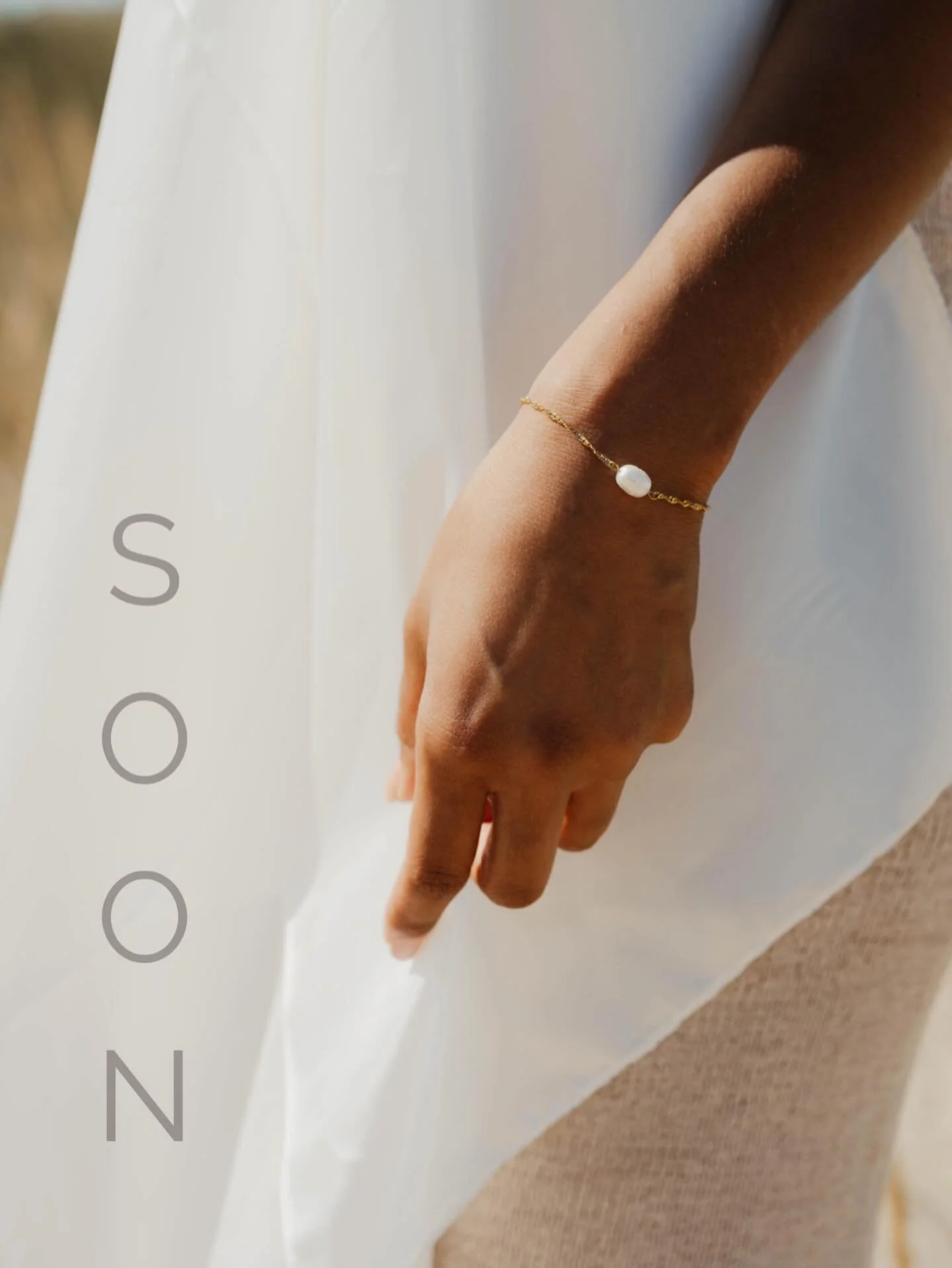 🤫 &ccedil;a arrive tr&egrave;s bient&ocirc;t ! 

Une id&eacute;e ? 

#photographe #photographebordeaux #photographie #amour #photographemariage #photographelifestyle #bordeaux #bordeauxmaville #photographesudouest #photographenouvelleaquitaine #sudo