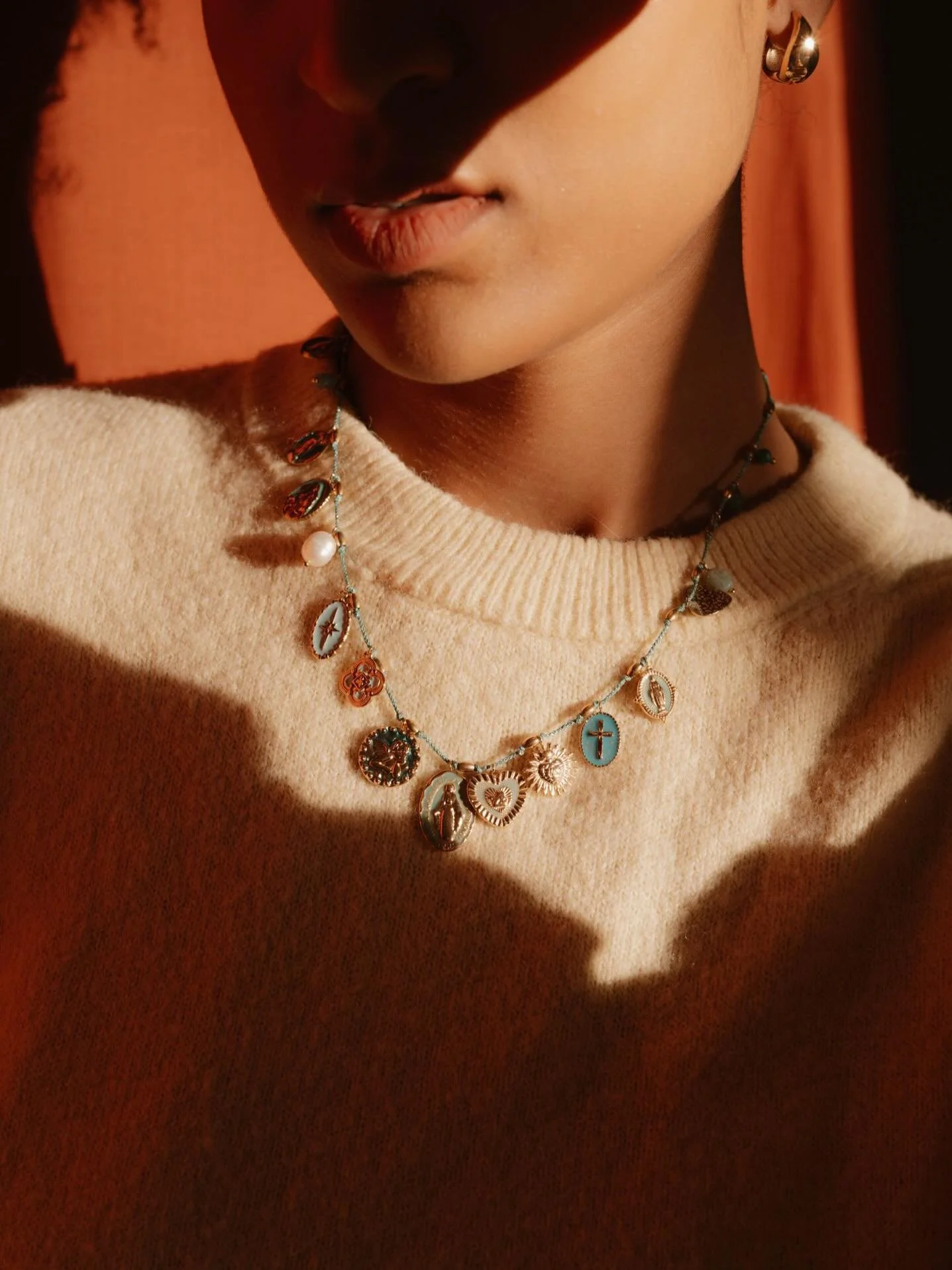 Hello par ici ! 👋

Il y a peu j&rsquo;ai rencontr&eacute; la cr&eacute;atrice de @sweetdreambijoux pour la mise en valeur de sa collection automne/hiver et qui de mieux pour mettre en valeur des bijoux que ma douce @mayra.bl ? ✨

Vos cr&eacute;ation