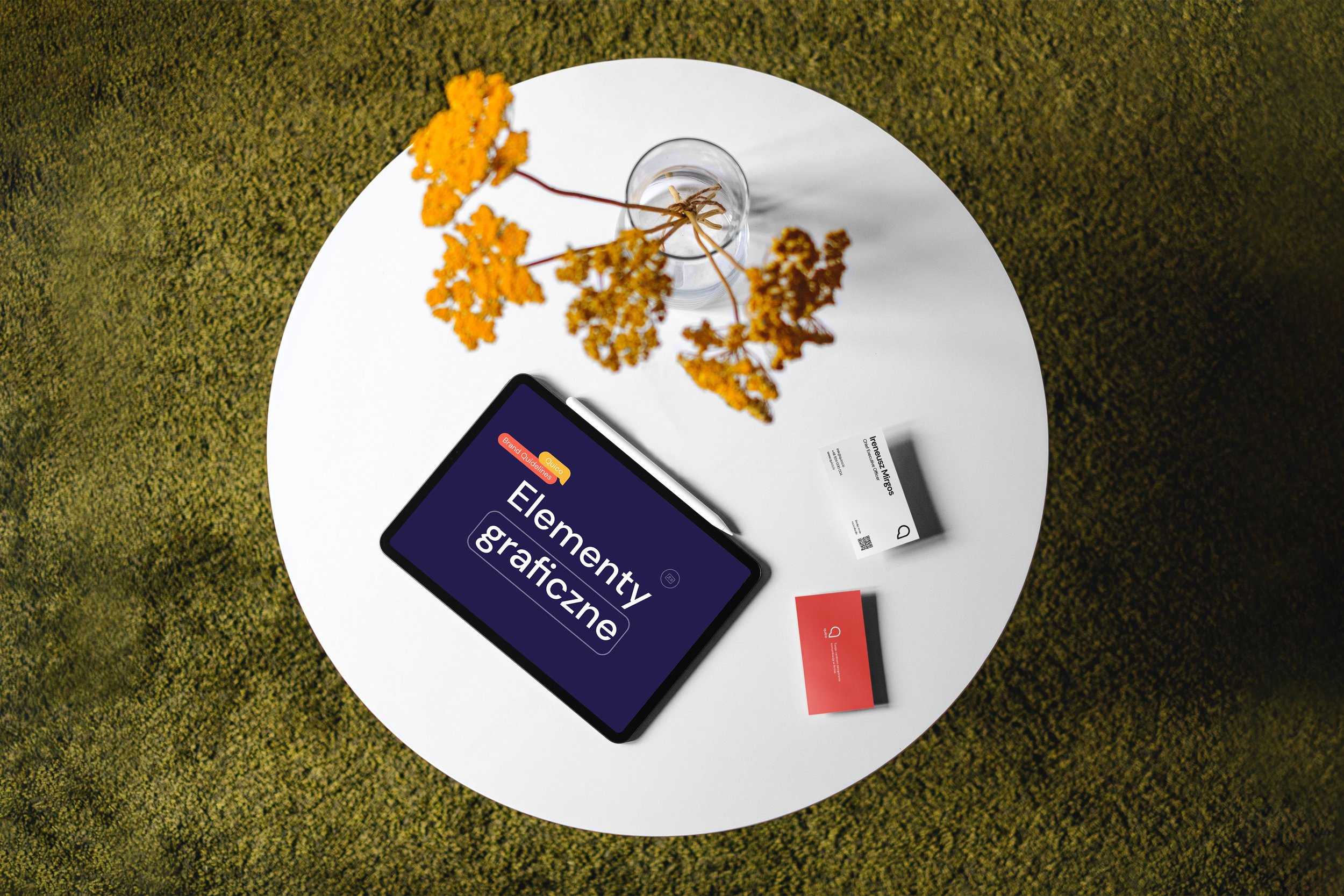 iPad with Buisness Cards Mockup kopia.jpg