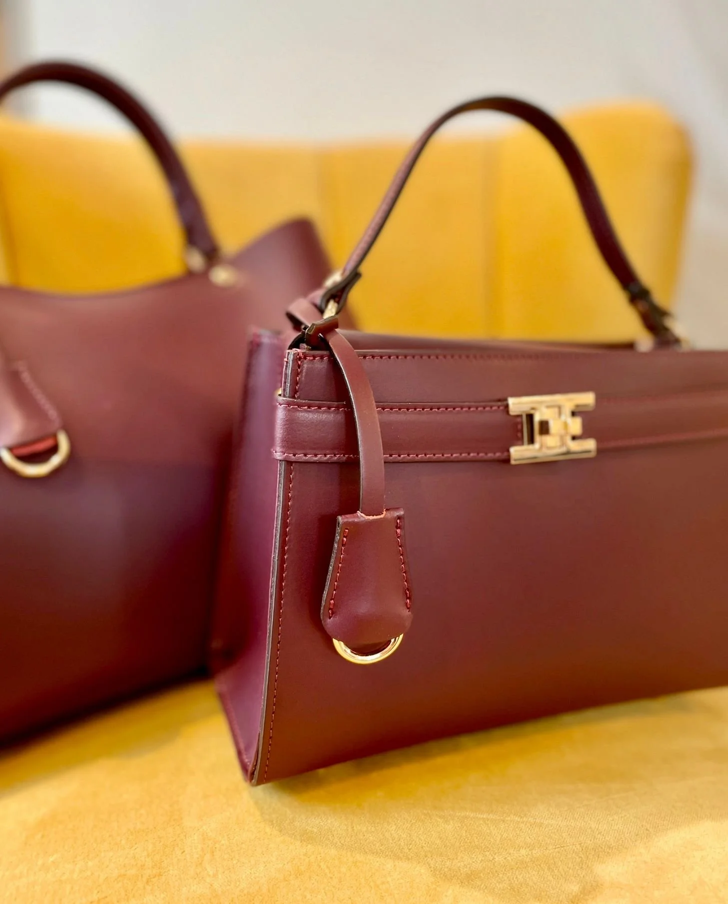 BURGUNDY HANDTAS JABBEKE.jpeg