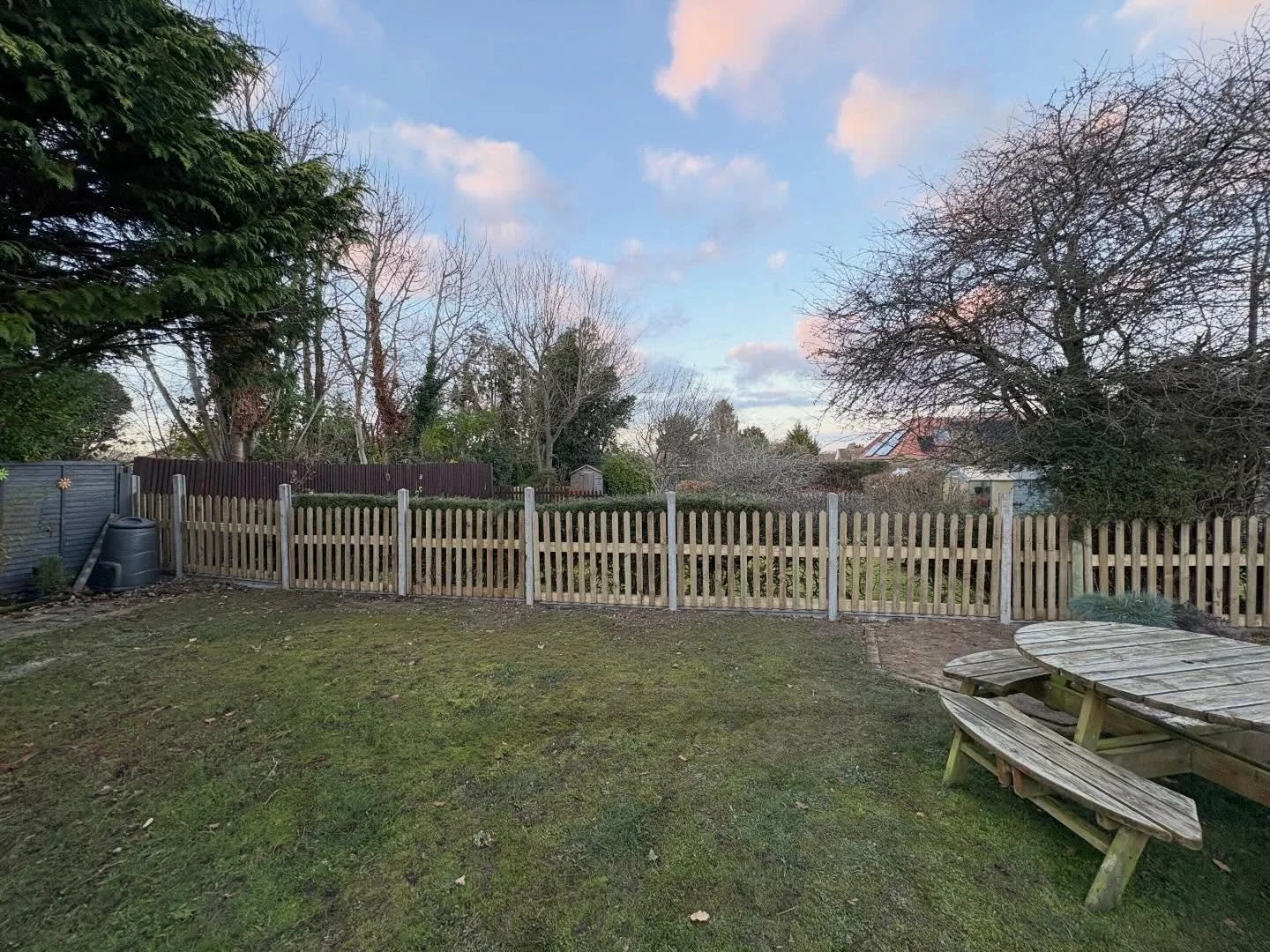 @cbgardendesigns New Picket fencing installation, bespoke made panels #orpington #gardensofkent #landscaping #wood