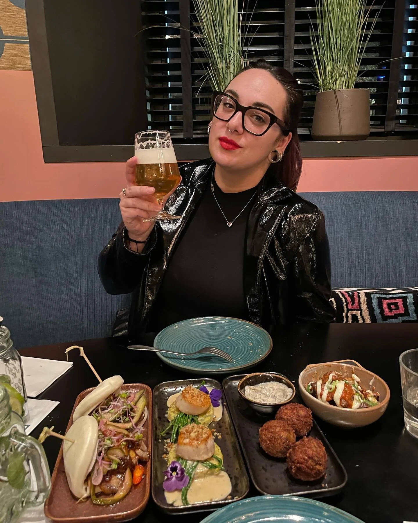 Avondje inspiratie opdoen bij @berlageeindhoven 

Als kok hou ik van lekker eten en gezelligheid. Op mijn vrije avonden ben ik dus vaak in restaurants te vinden met de mensen waarvan ik hou!

#lekkereten #berlage #chefathome #eindhoven #mouzeburgerfo