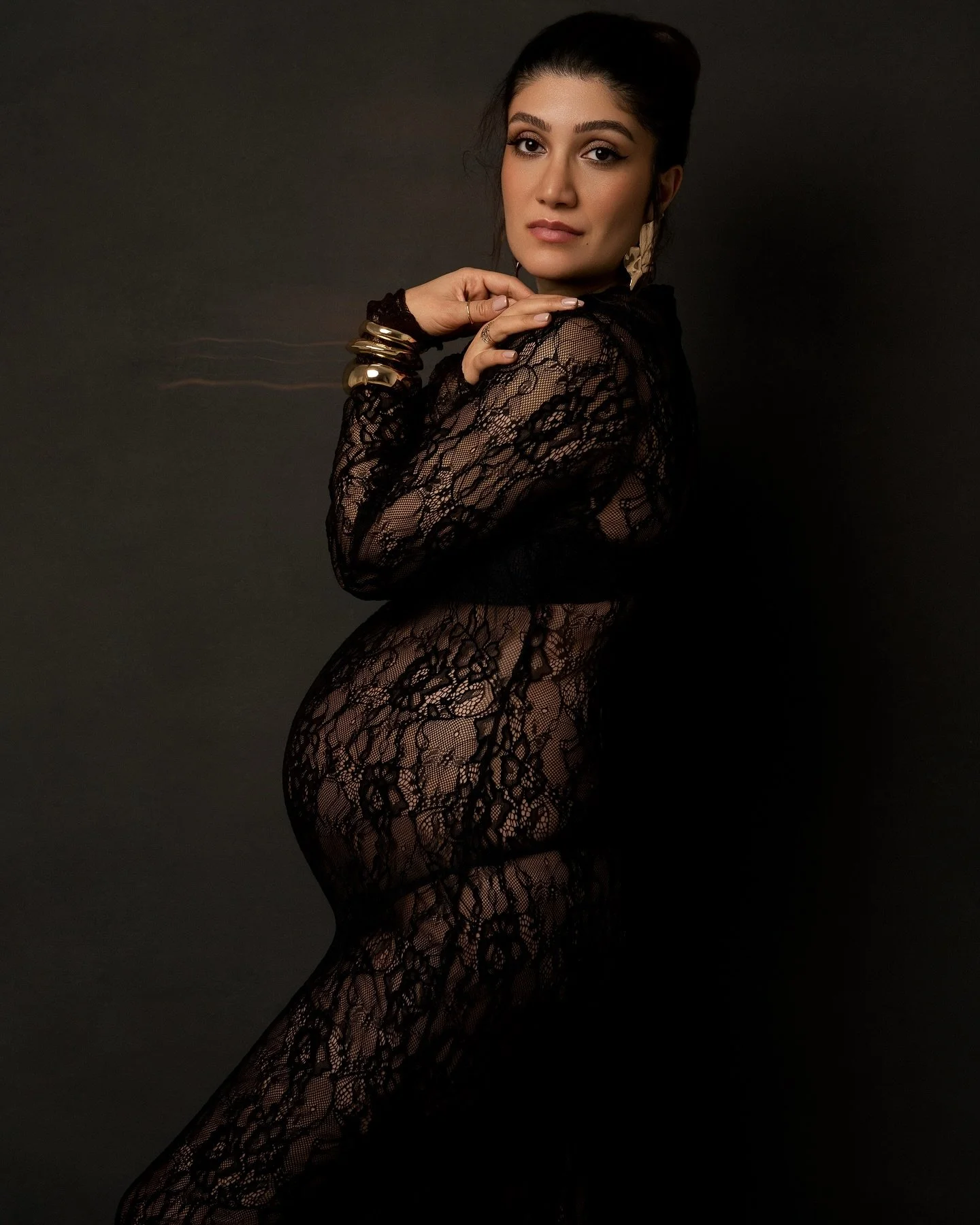 Denn Stil macht keine Pause ✨

___________________________

Because style never takes a pause ✨

Mom @mernaz.akbari 
Muah @mila.lie 
Assistant @uli.kratz 
Styling, concept &amp; photography @lenaschneiderstudio 
Dress @goodamerican 
Backdrop @zoombac