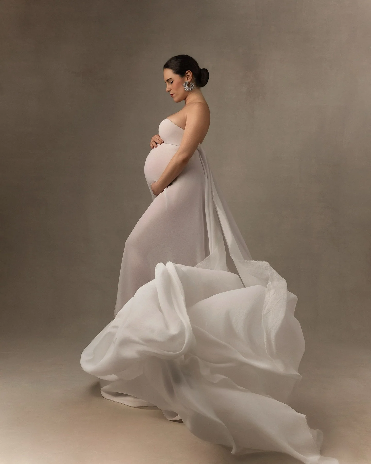 Die Kunst des Erwartens ✨

P. S. Hier hat sich meine liebe Assistentin selbst &uuml;bertroffen - der &bdquo;Seidenwurf&ldquo; ist wahrhaftig ein Kunstwerk geworden.

P. P. S. Ich bin mittlerweile so genervt von der eingeschr&auml;nkten Musiknutzung b