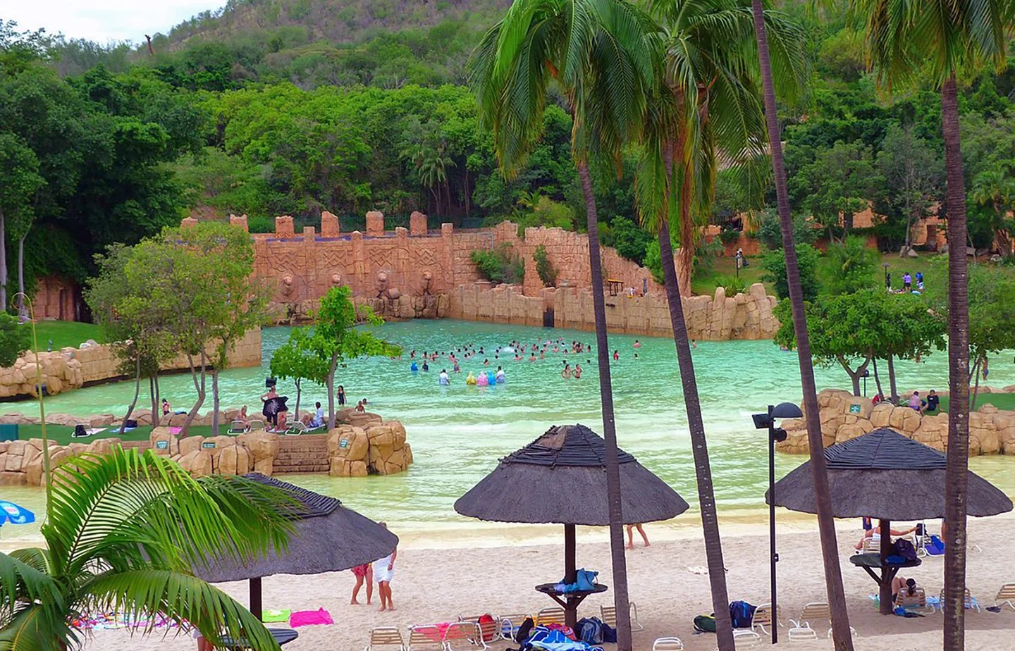 piscina-com-ondas-esta editsm.jpg
