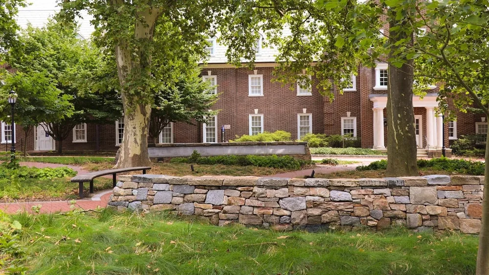 GR_Alumni_outside+wall.jpg