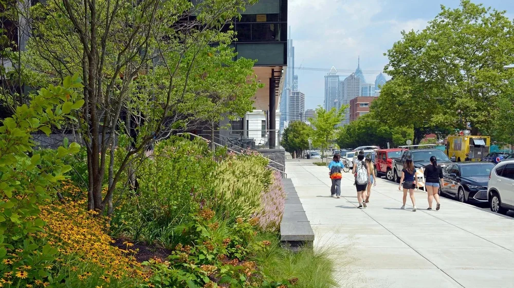 GR_Bentley_sidewalk+seatwall.jpg