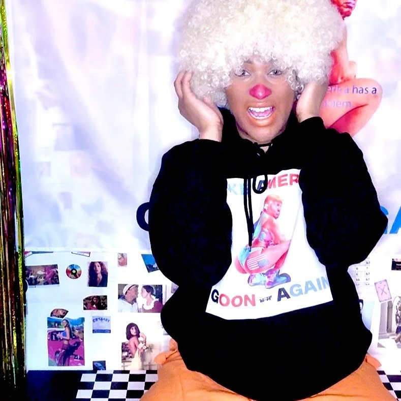Some people call it chaos.
I call it art. Satire
I call it freedom. The first freedom of America. 
Jimmy Kimmel will go down in history books 
🖤 Hoodie available now @beyanka_music 

#PoliticalArt #altfashionvibes #clowncoreaesthetic #streetwearcult