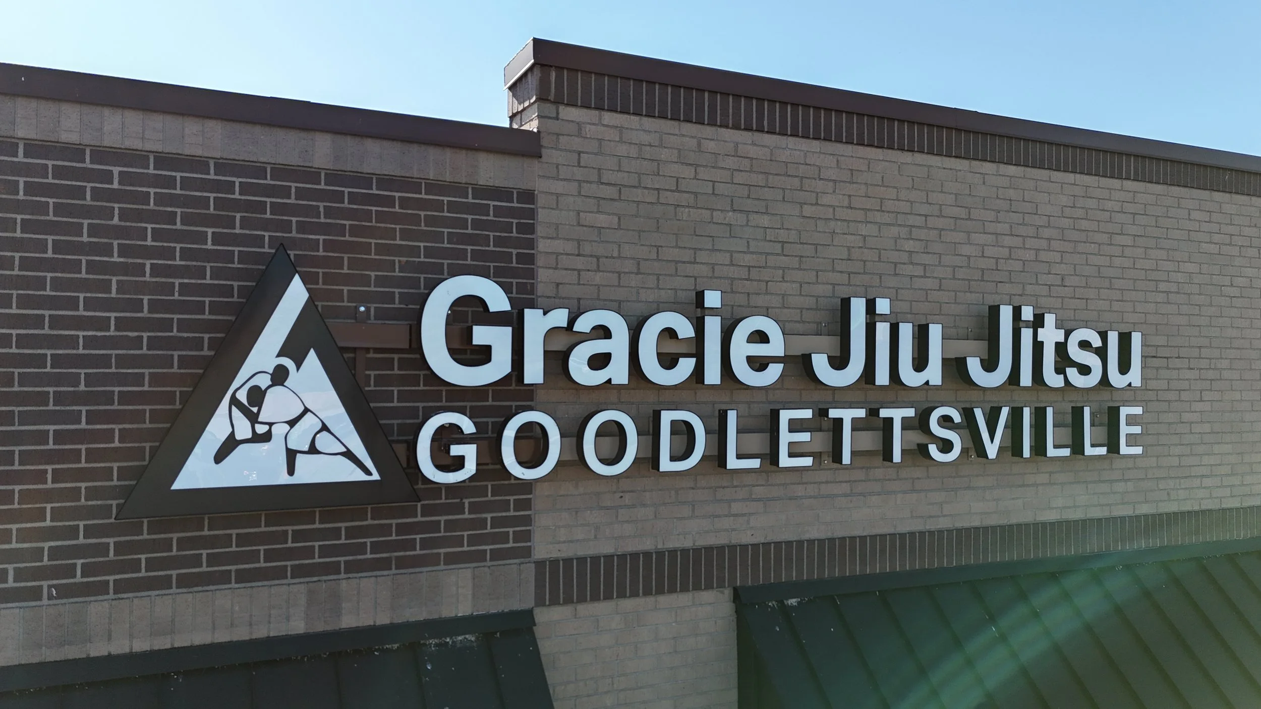 Exterior sign of "Gracie Jiu Jitsu Goodlettsville" on a brick building.
