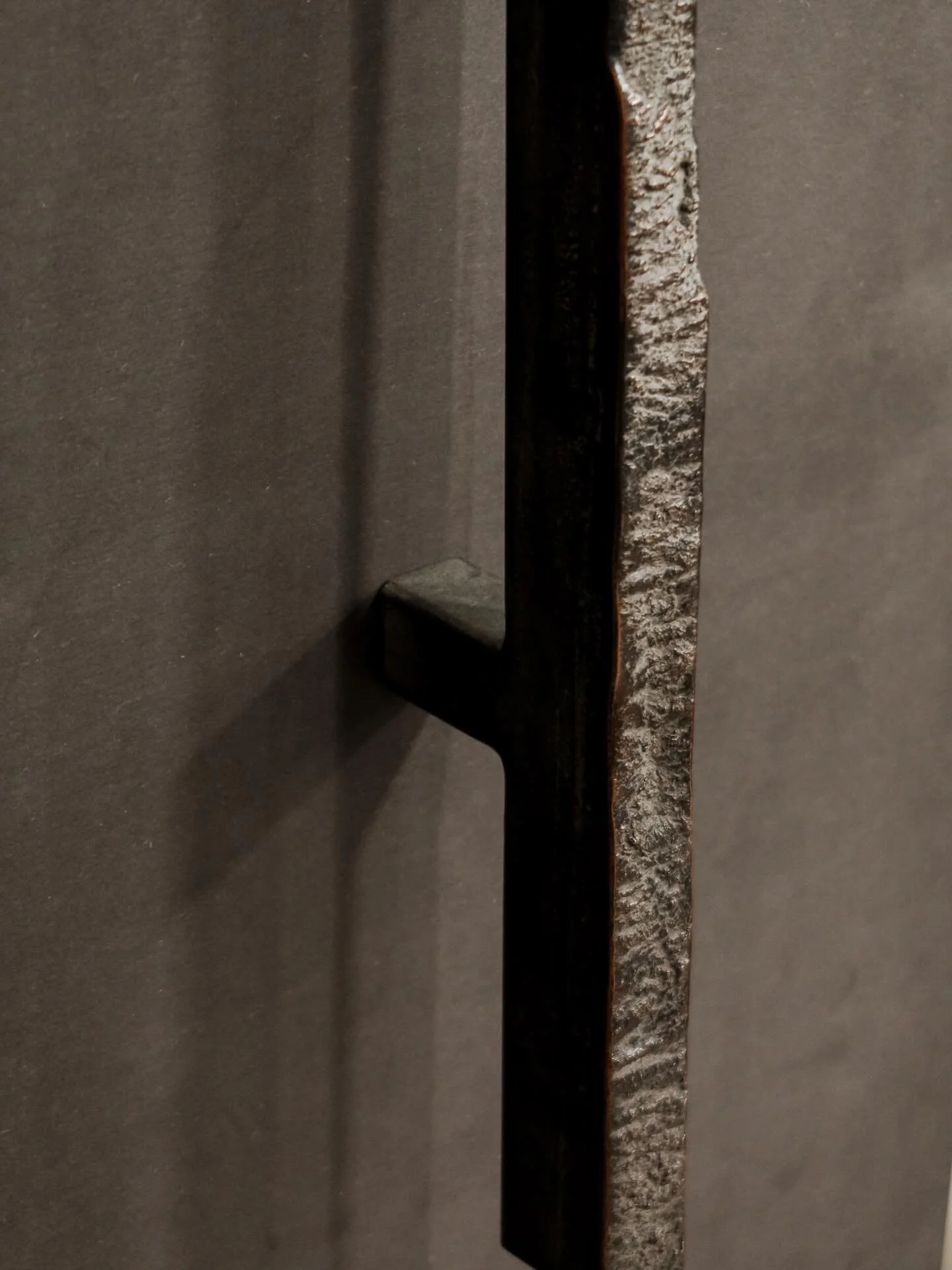 Custom doorhandle in patinated raw bronze for a great project in Geneve / Switzerland

dimensions &amp; patina customisable

#eichkorn