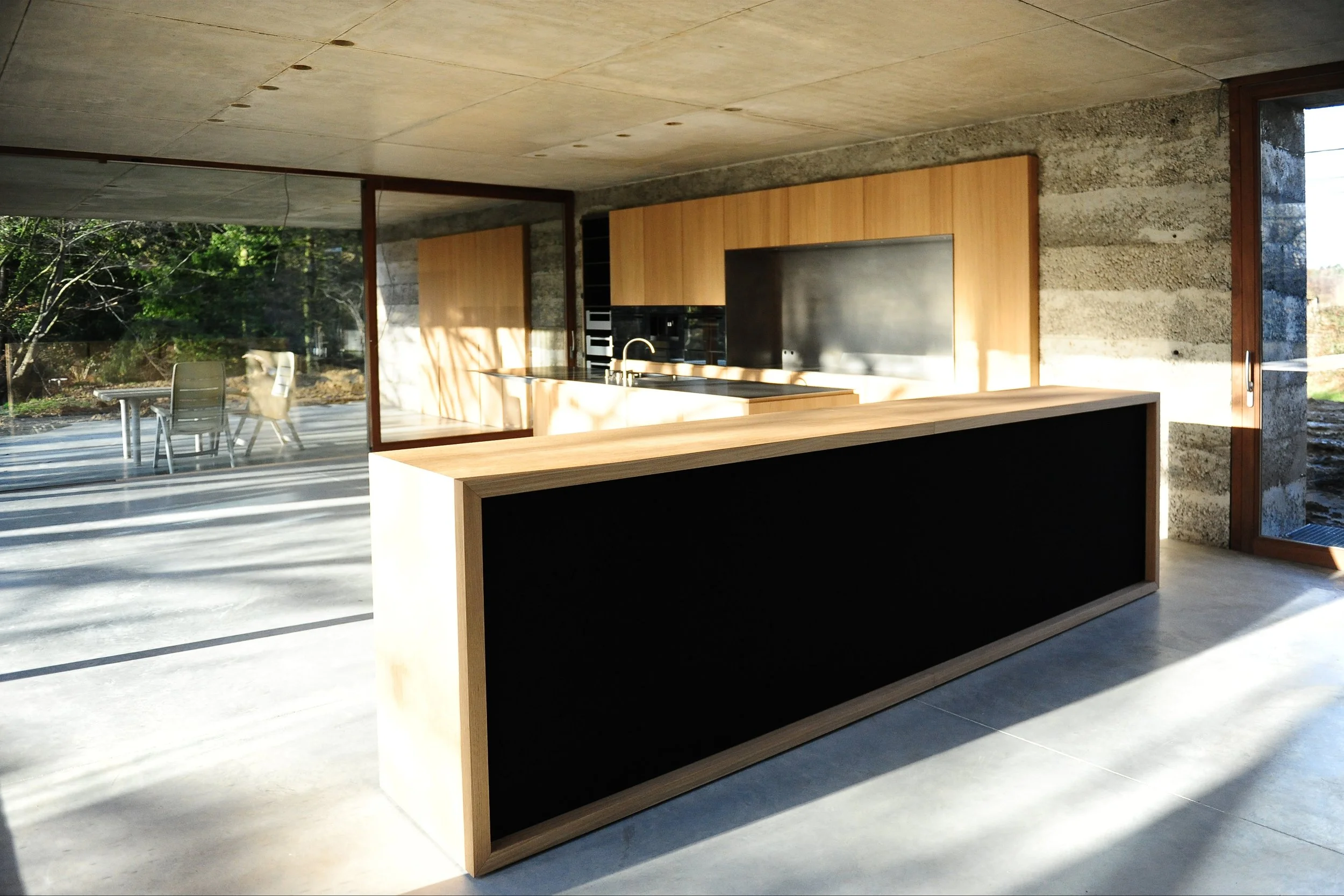 Cuisine ouverte , terrasse, béton