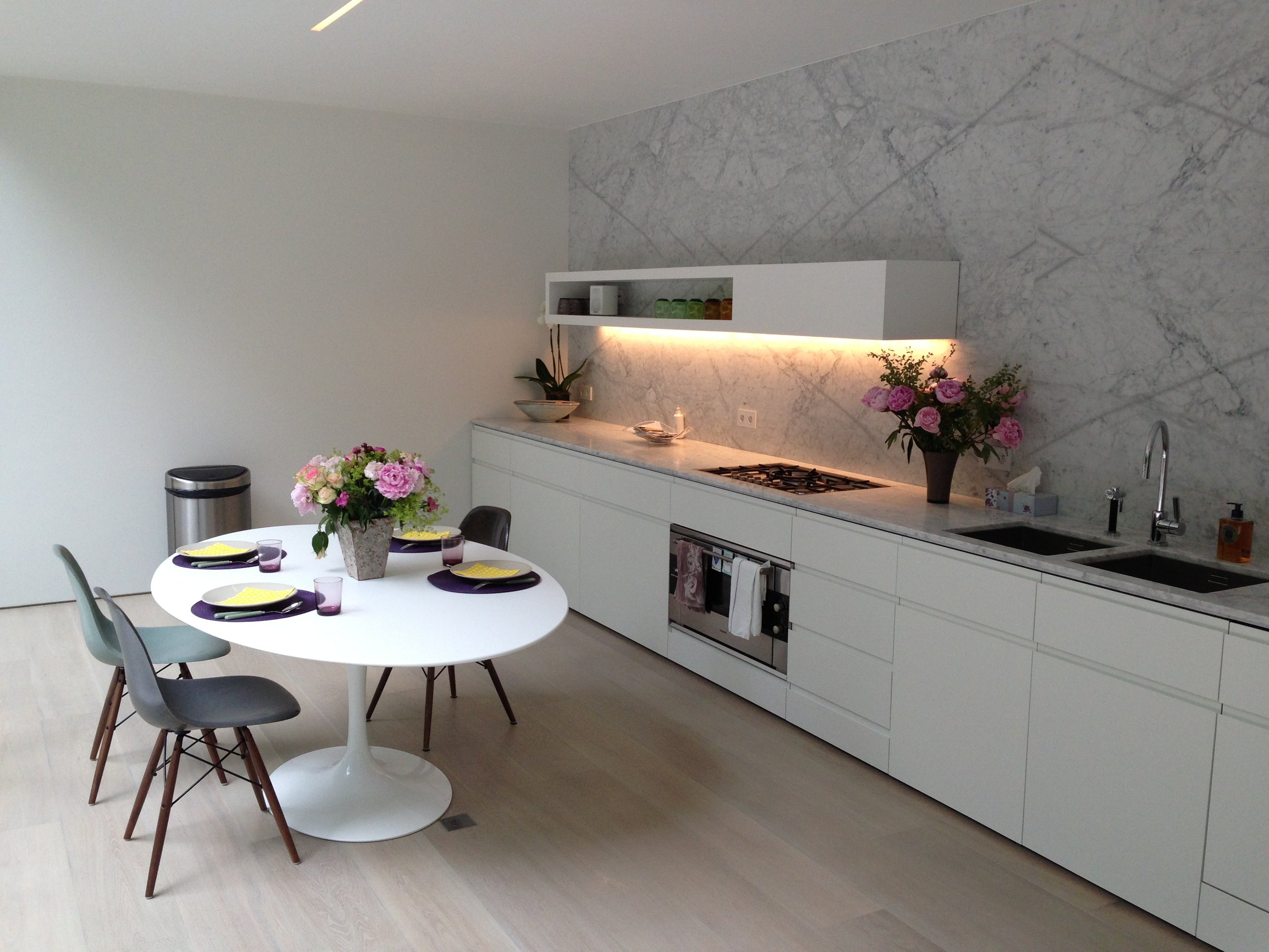 Cuisine, blanc, fleurs, marbre, moderne