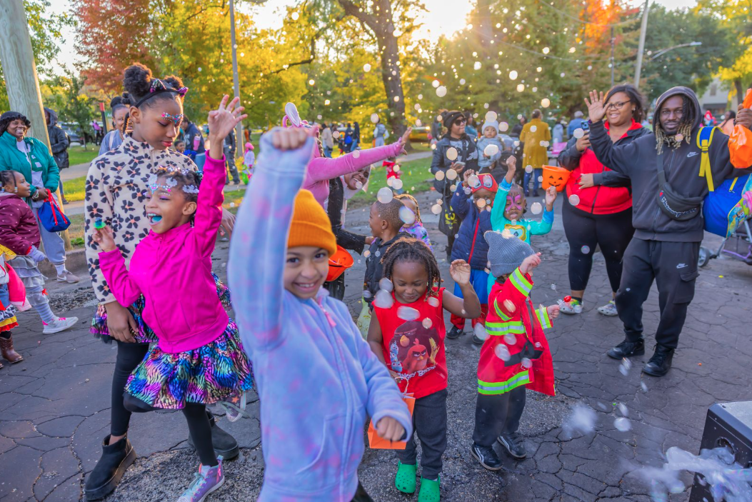 new-life-southeast-trunk-or-treat-kids-dancing-bubbles.png