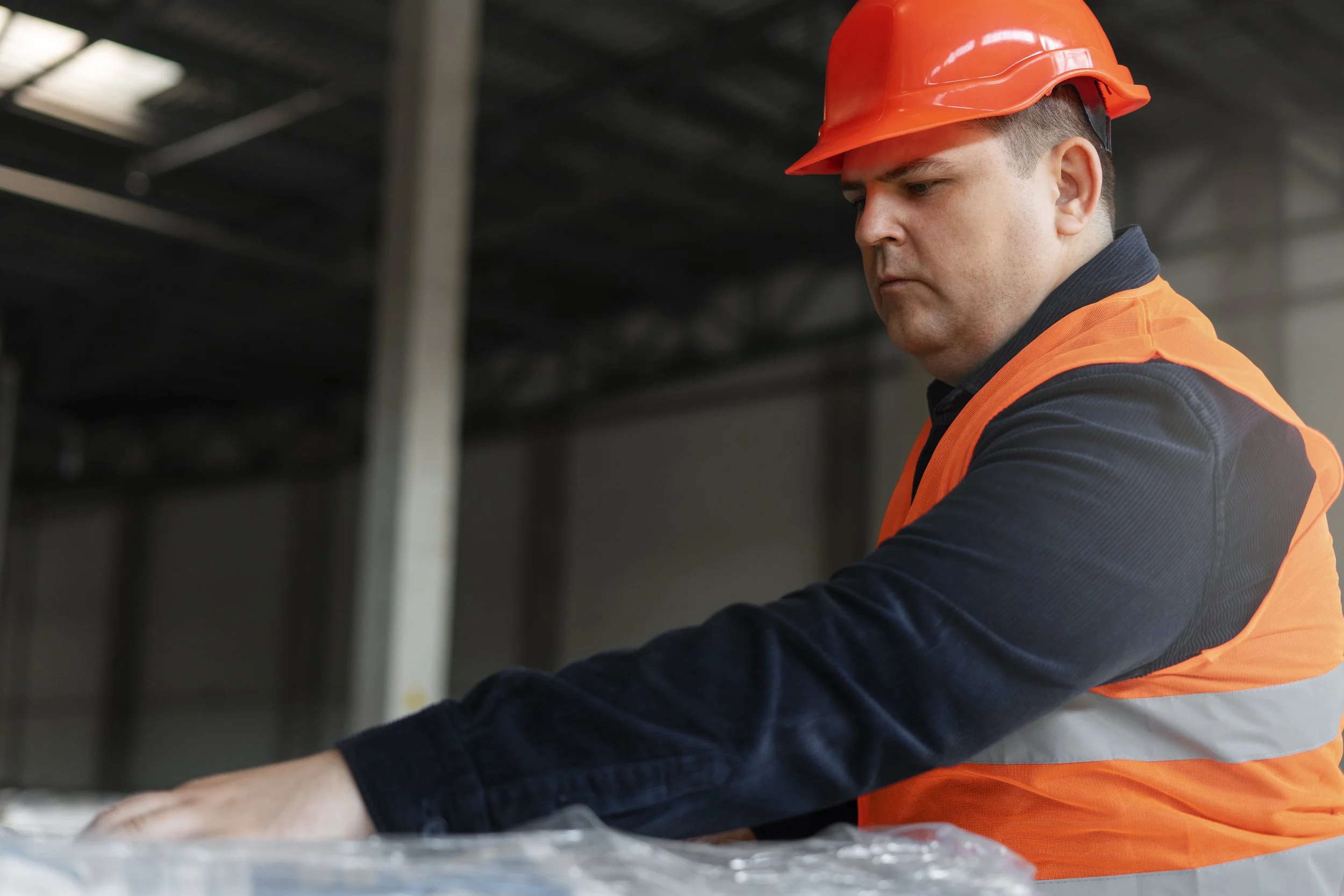 medium-shot-plus-size-man-working-construction.jpg