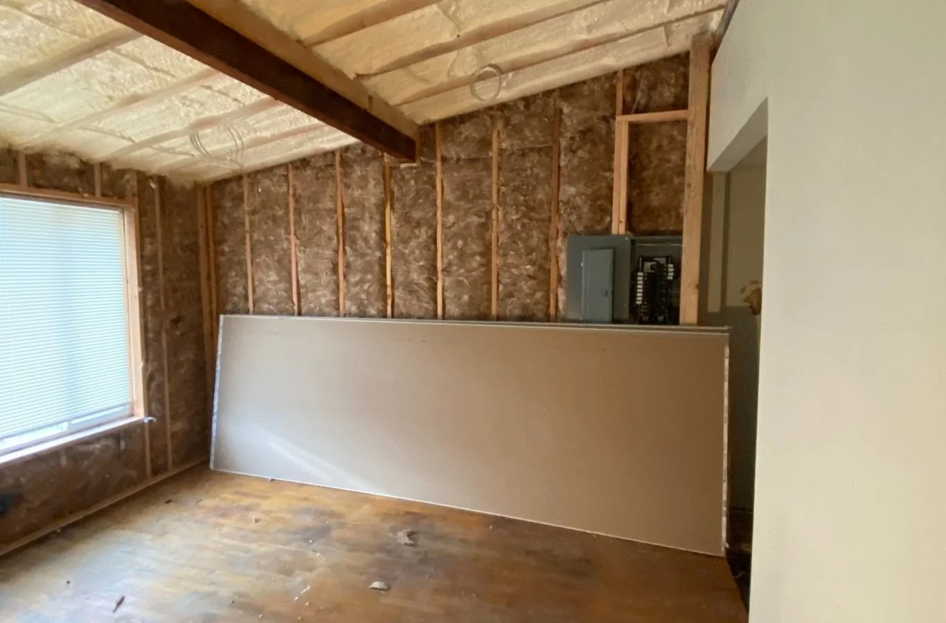 House Crawlers Home Performance & Insulation expert improving insulation efficiency in Bonney Lake, WA. Insulation Contractor Near Me