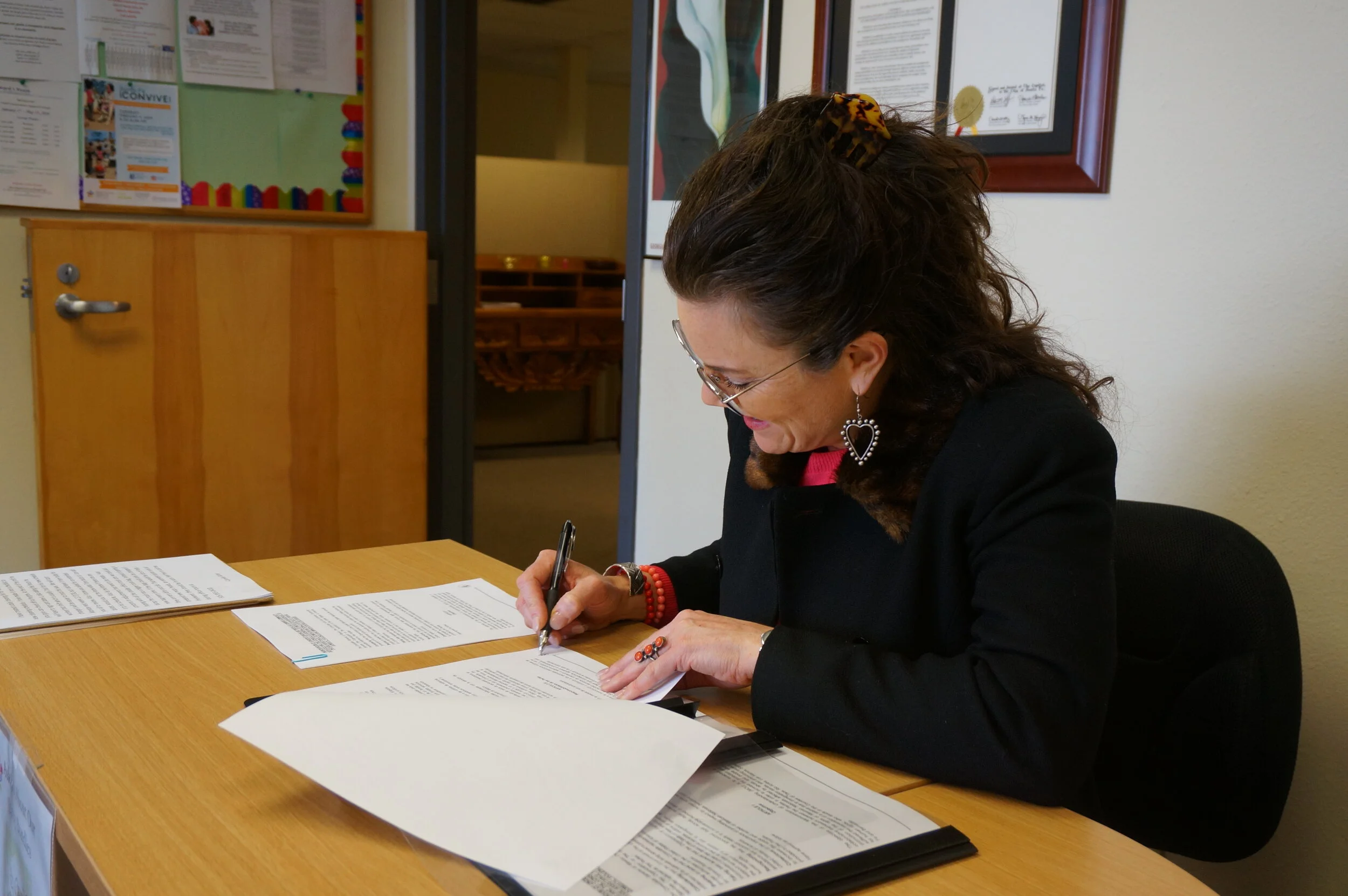 Stacey Frymier signs MOU on behalf of Las Cumbres Community Services