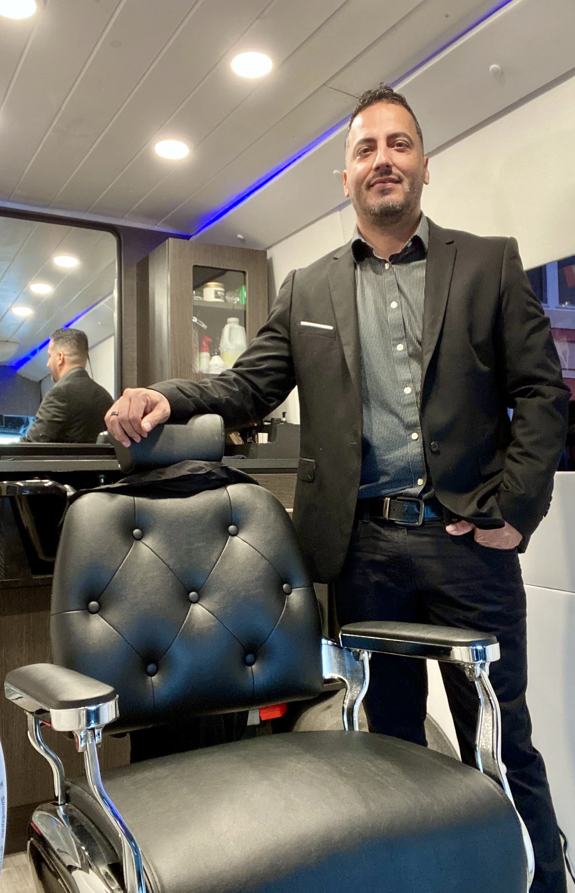 Luxury mobile barber and men’s grooming service providing professional haircuts and shaves in Tampa Florida.