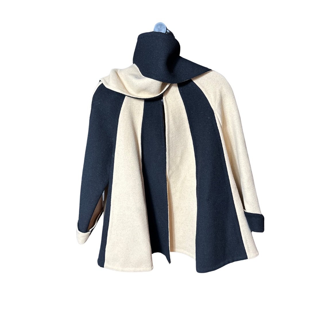 This beauty sold last week :,(
1980s 
Pauline Trigere
Wool black and cream coat

#regrets