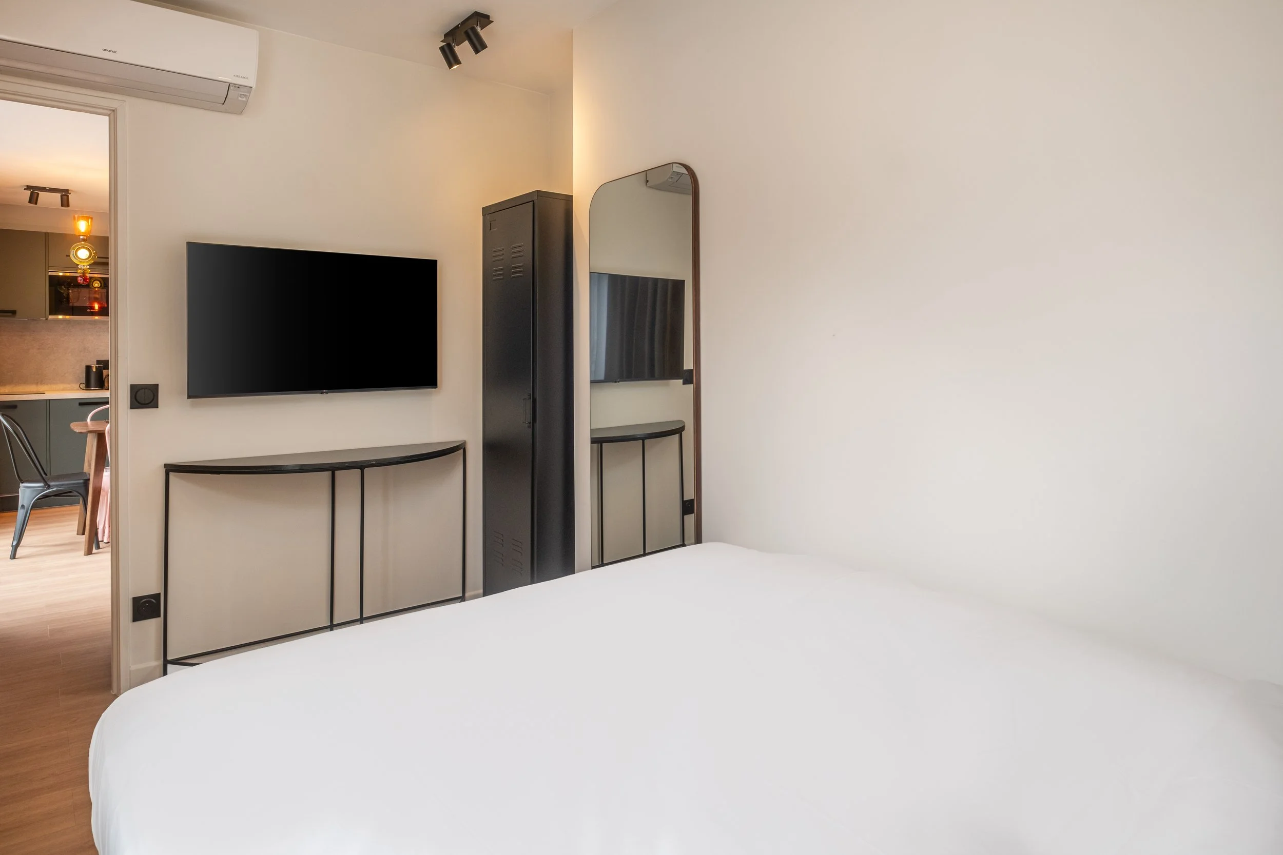 Montmartre Paris Suite-8.jpg