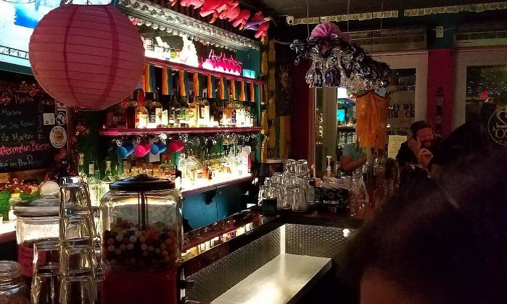 22 & Co / We Love Tutus (funky bar & cocktails)