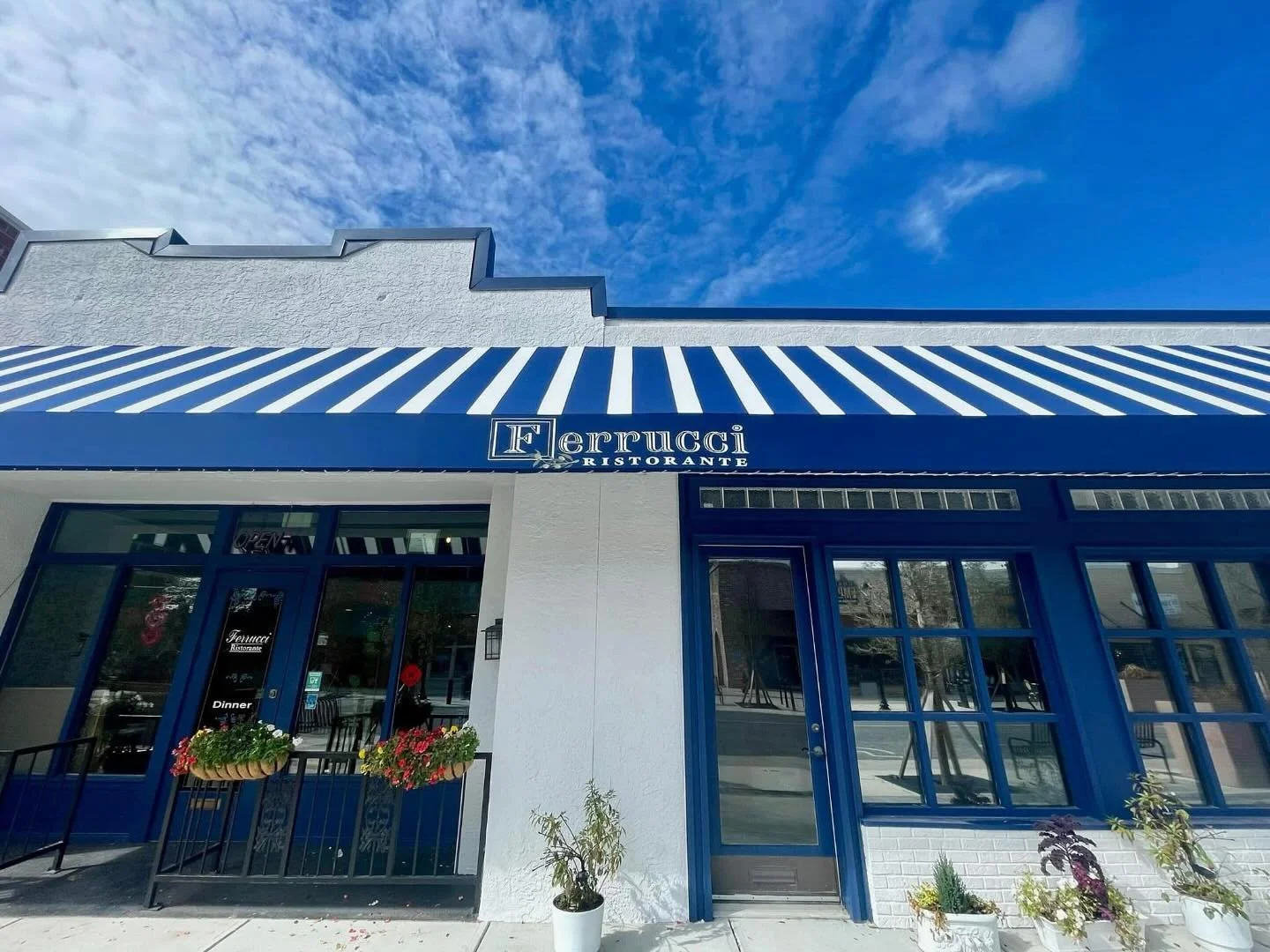 We absolutely love partnering with local businesses to elevate their commercial space. You can&rsquo;t beat this beautiful blue + Ferruccis amazing food! 🍝🍕 

#cusotmpaint #panamacity #ferruccispanamacity #commericalpaint #historicdowntownpc