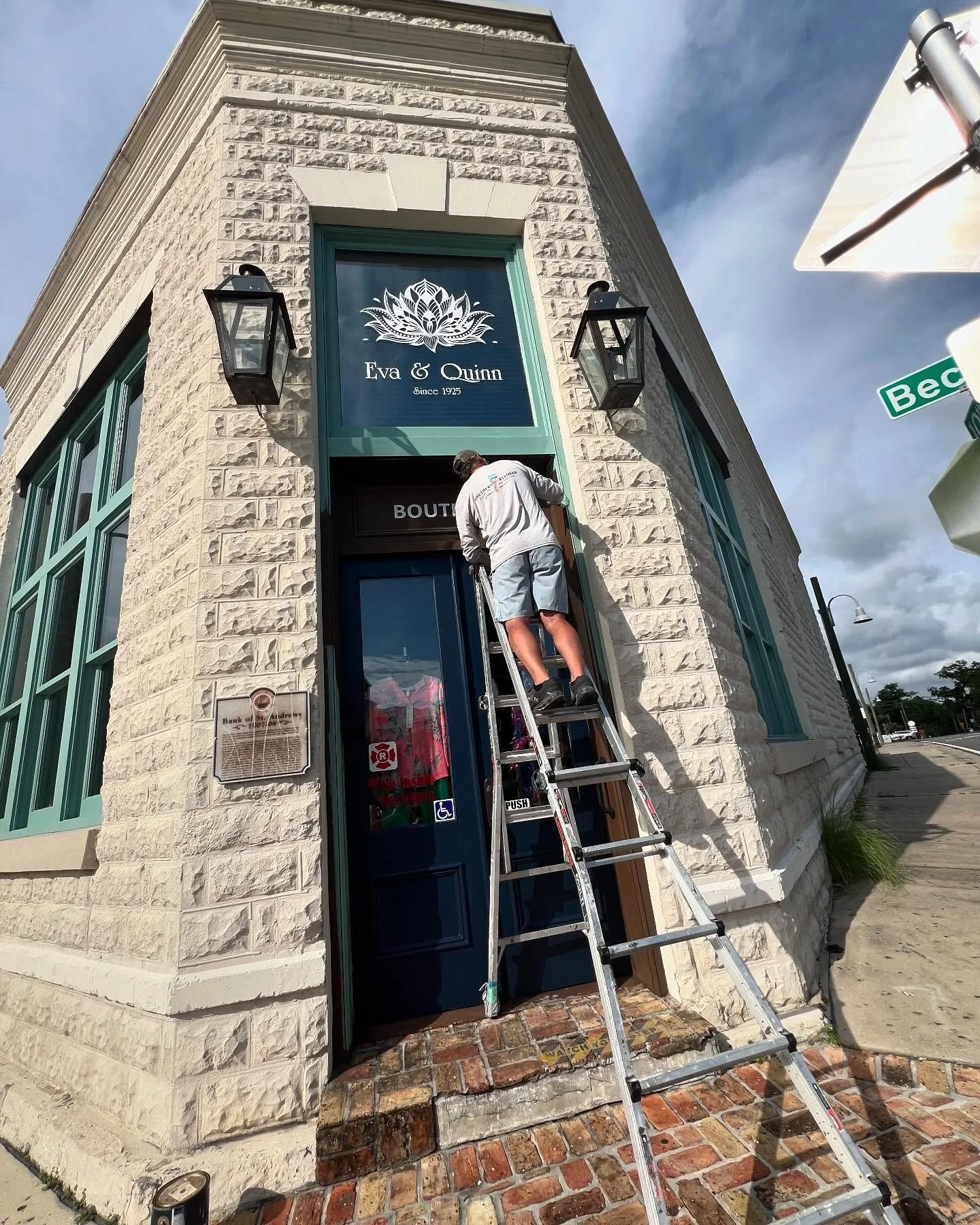 A beautiful touch up for one of the best boutiques in town 🛍️ Eva + Quinn