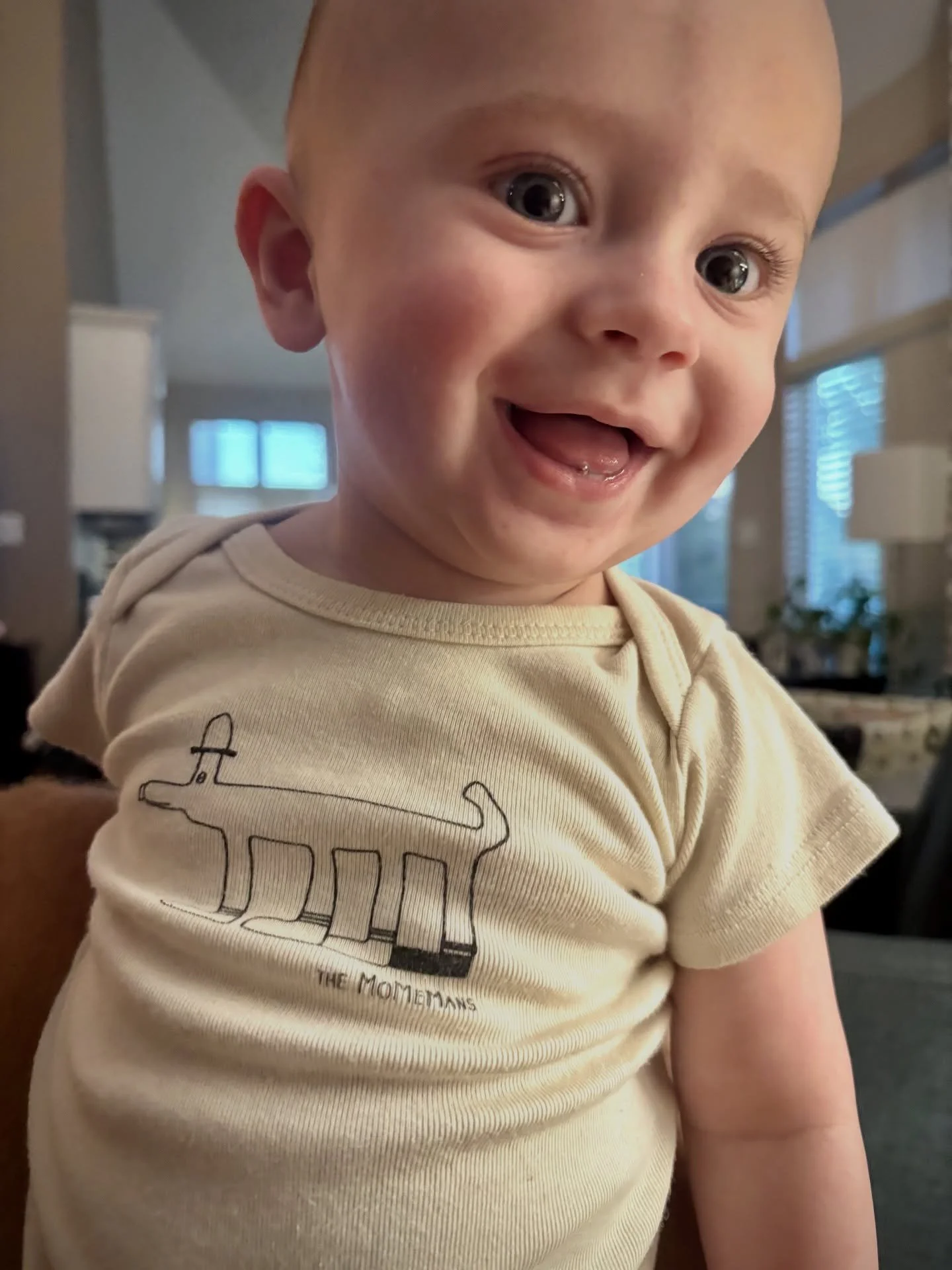 If you weren&rsquo;t a morning person BB (before baby), you are kinda forced to become one AB (after baby). But who can be grumpy with a face like this? Yay for mornings! And kisses! And snuggles! #morningbaby #babylife #newbaby #newparentslife #newp