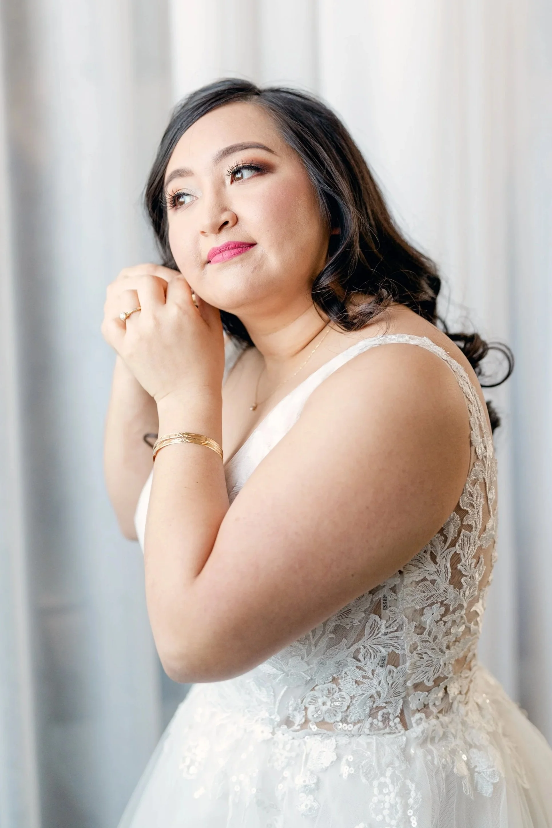 Asian wedding makeup and loose curls