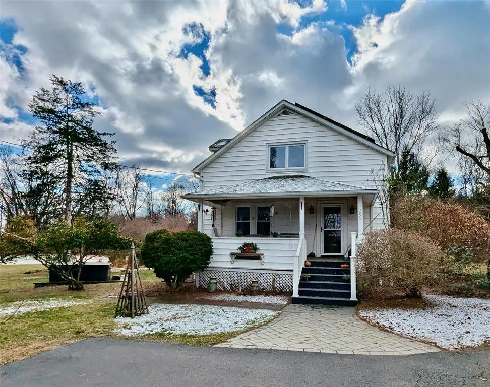 295 Spruce Rd, Middletown